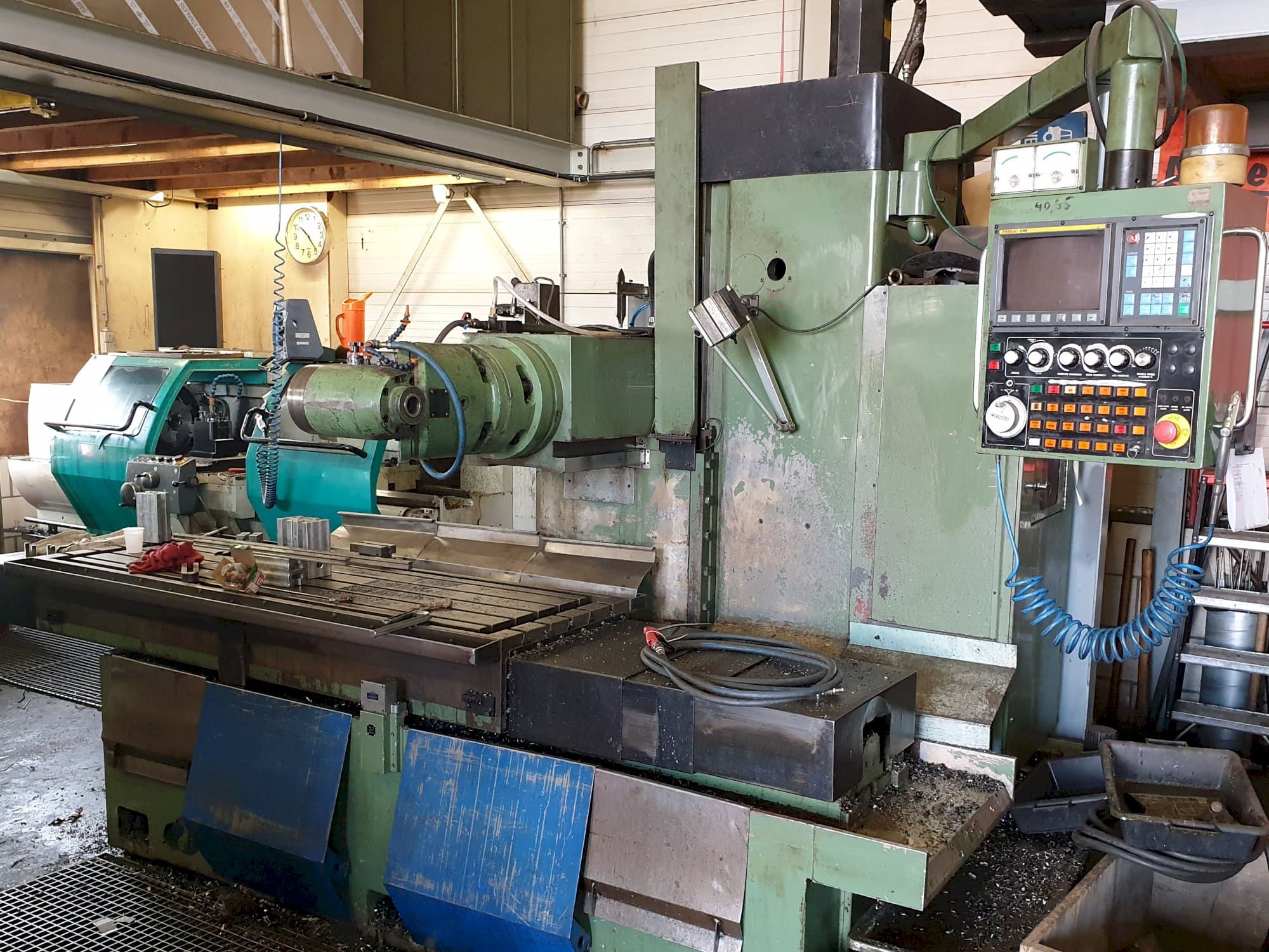 A YCM X 1800  gép elölnézete