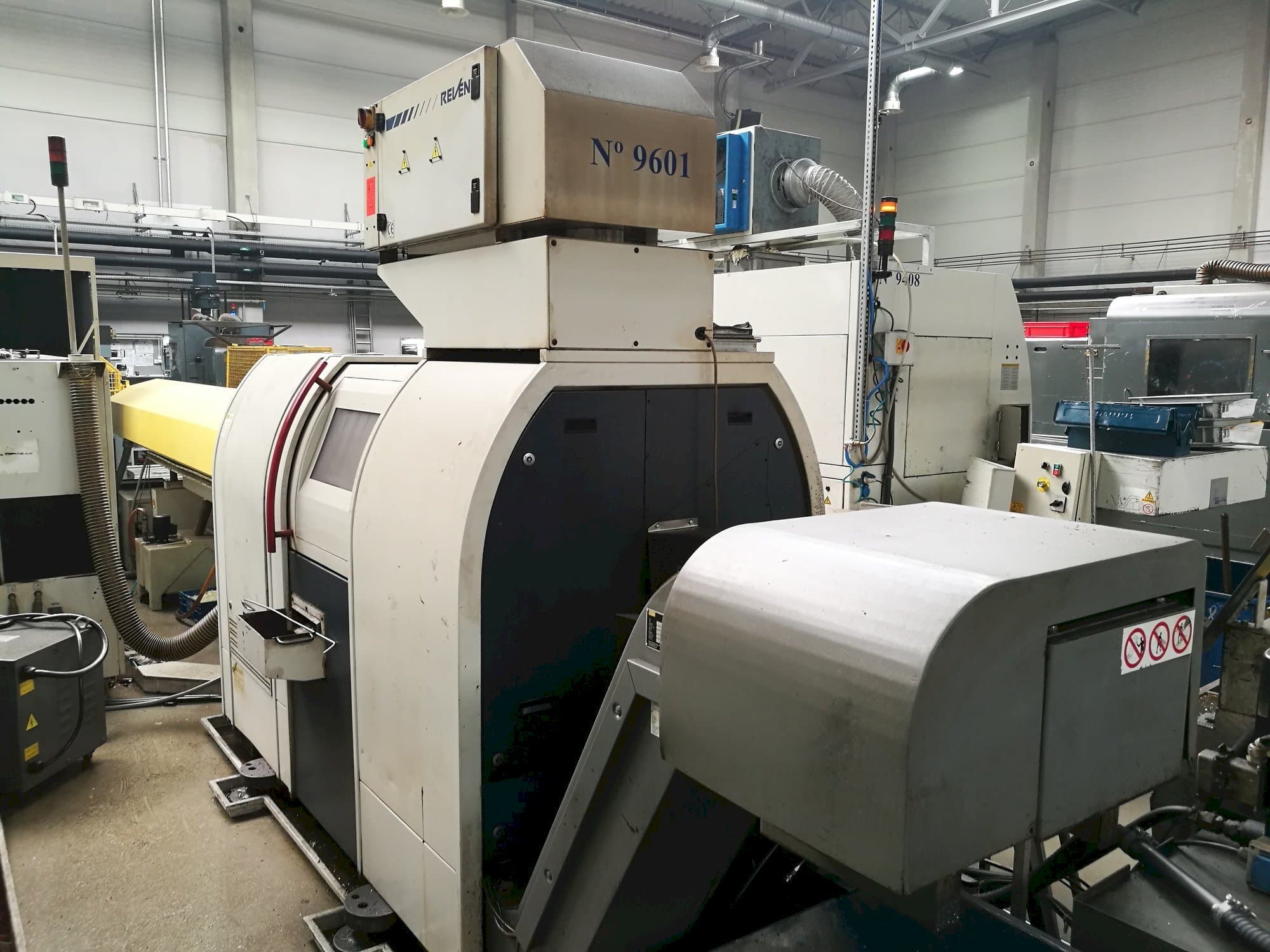 A TRAUB TNL 16/26  gép elölnézete