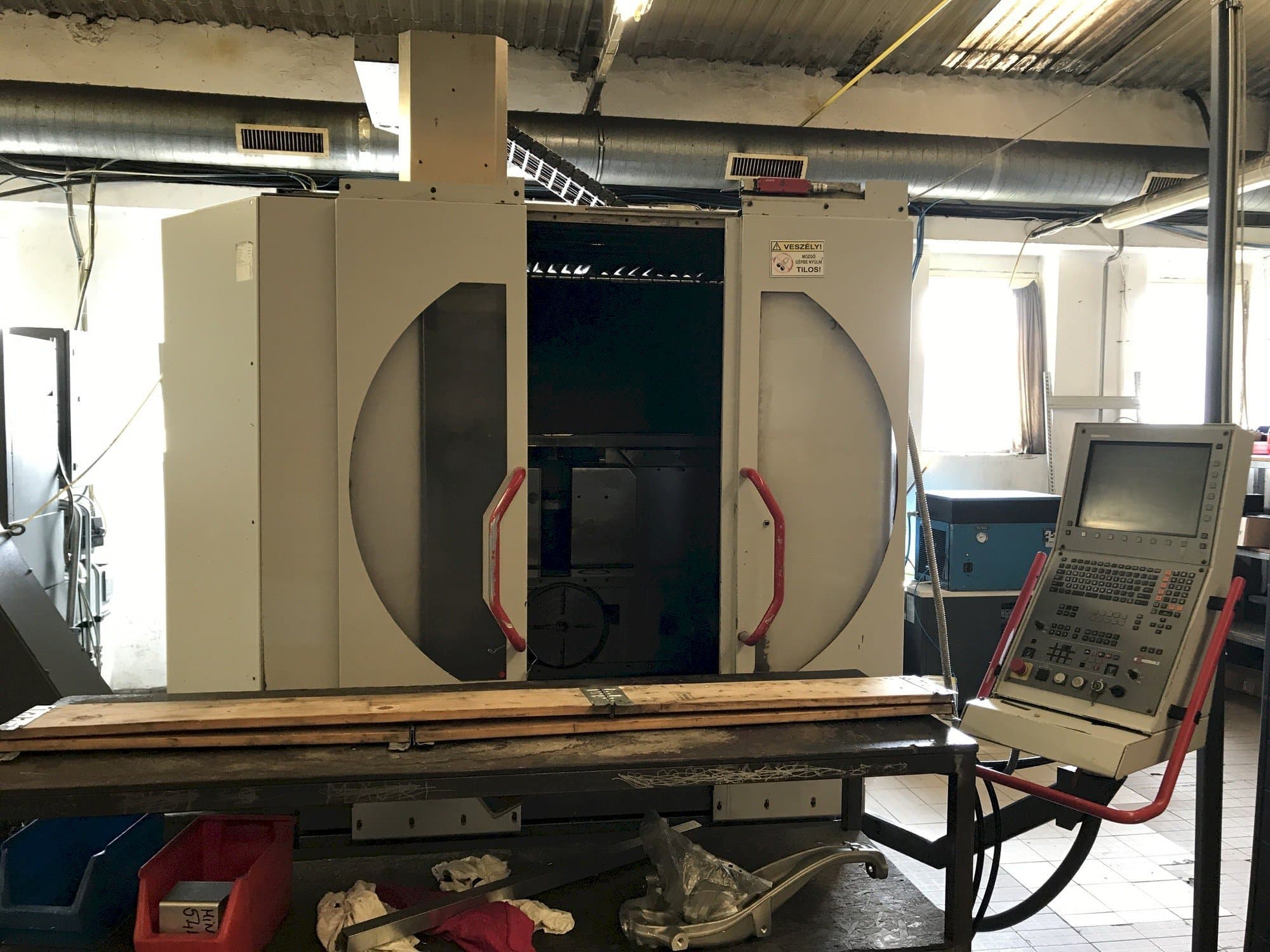 A HERMLE B 300 U  gép elölnézete