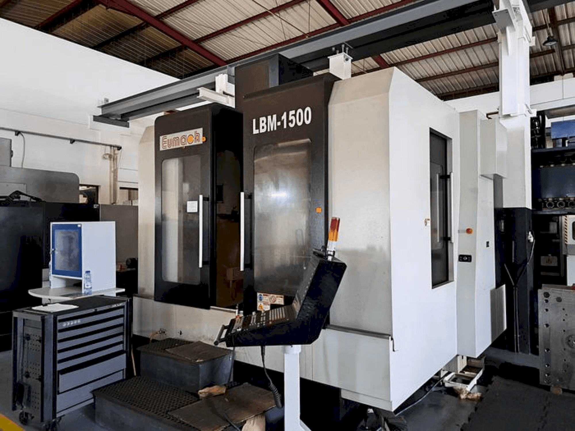 A Eumach LBM-1500  gép elölnézete