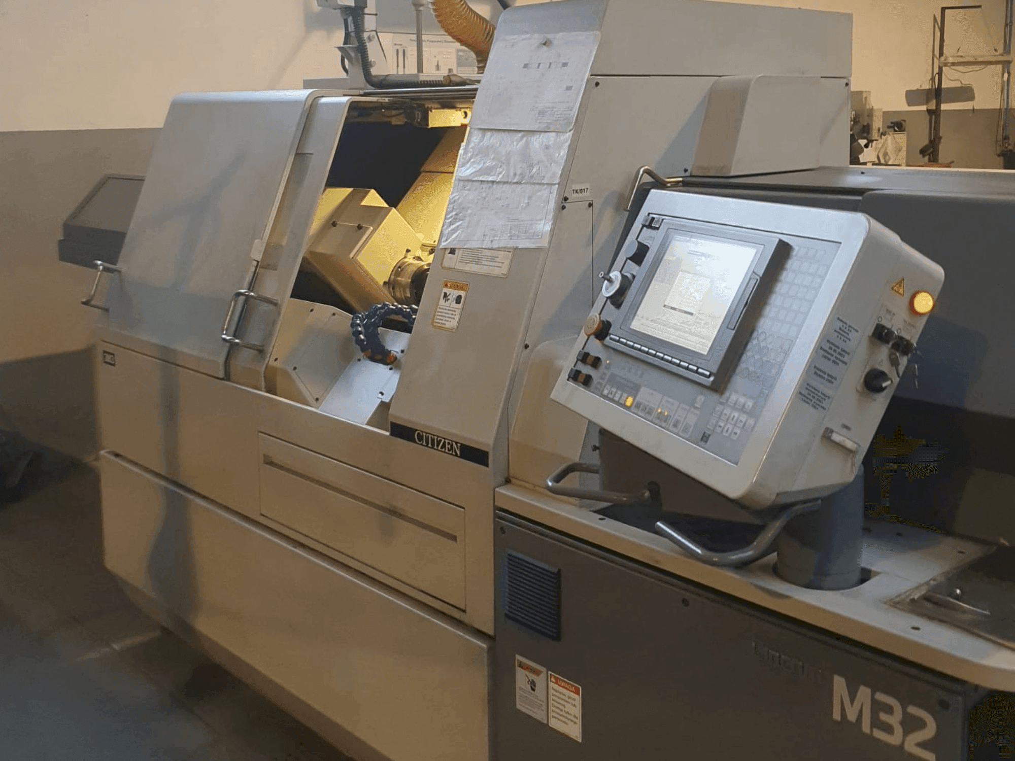 A Citizen M32  gép elölnézete