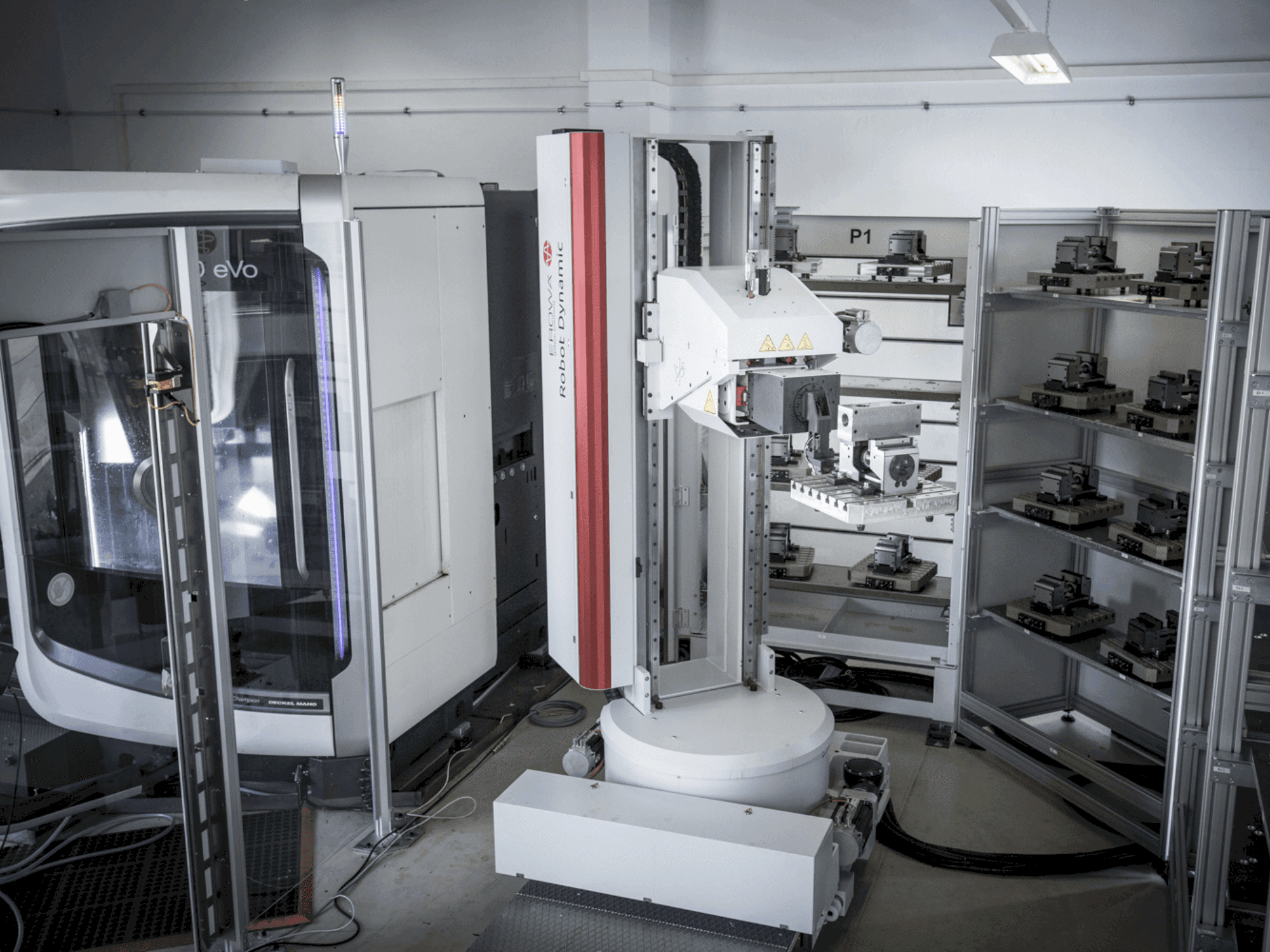 A DMG MORI DMU 60 EVO  gép elölnézete