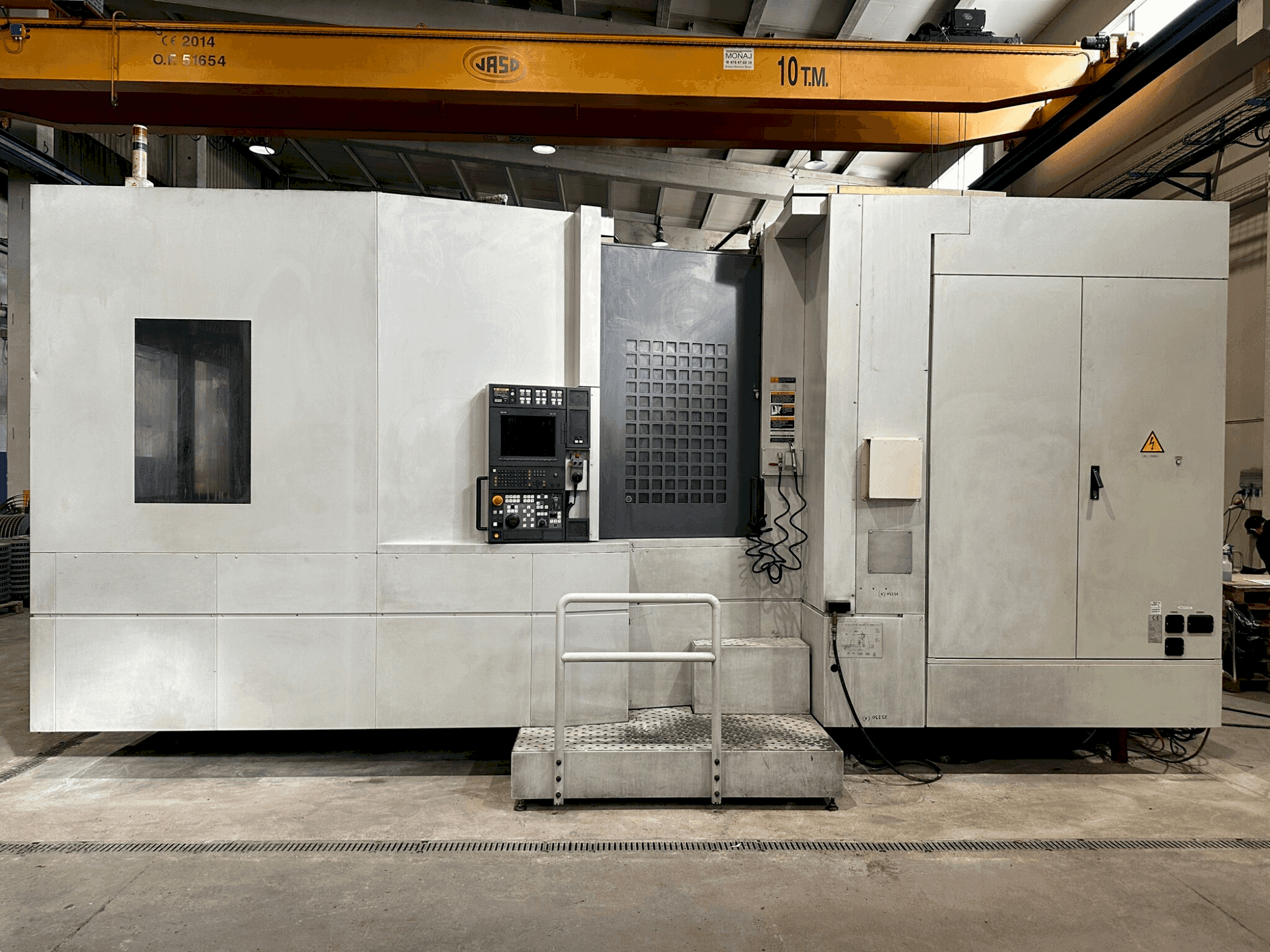 A MORI SEIKI NH8000DCG  gép elölnézete