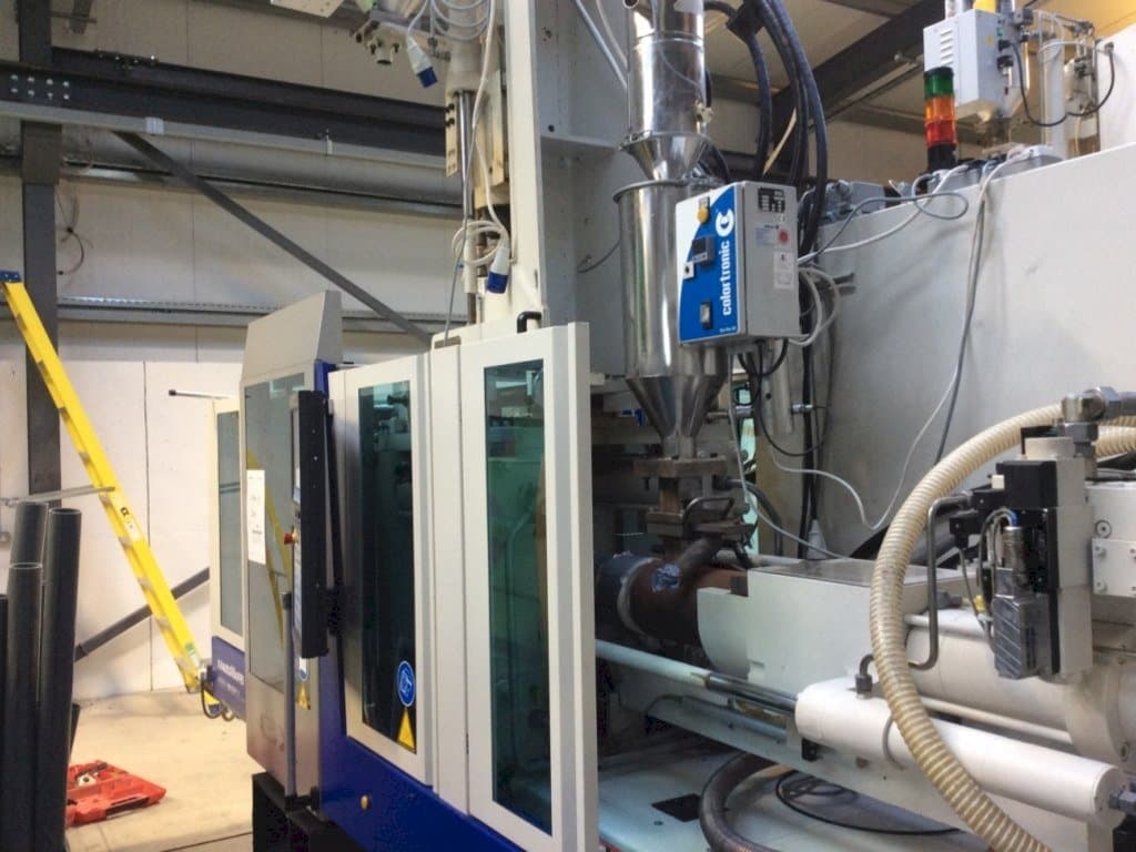 A Krauss Maffei 80-180-55 CX V  gép elölnézete