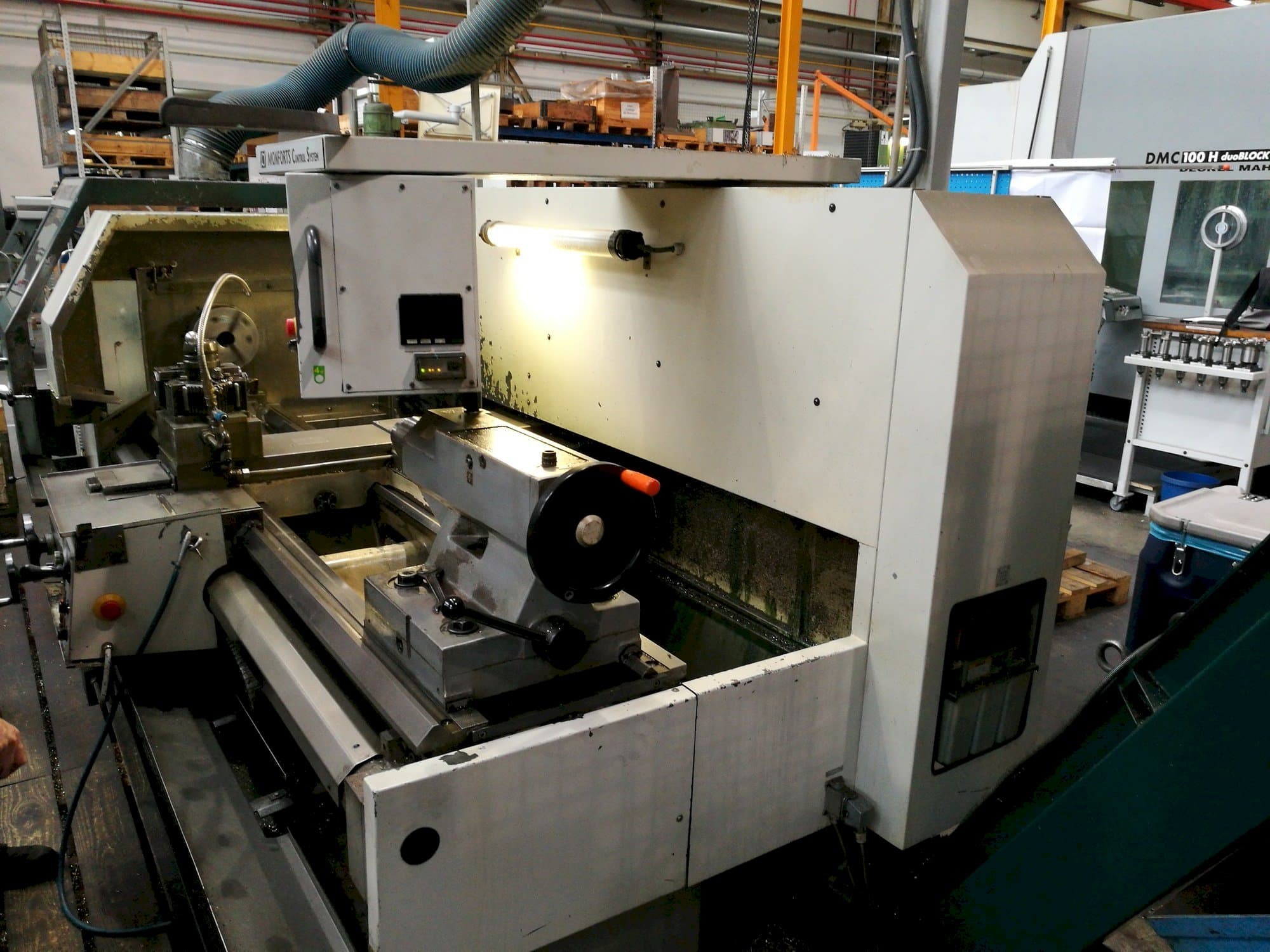 A Monforts KNC 6  gép elölnézete