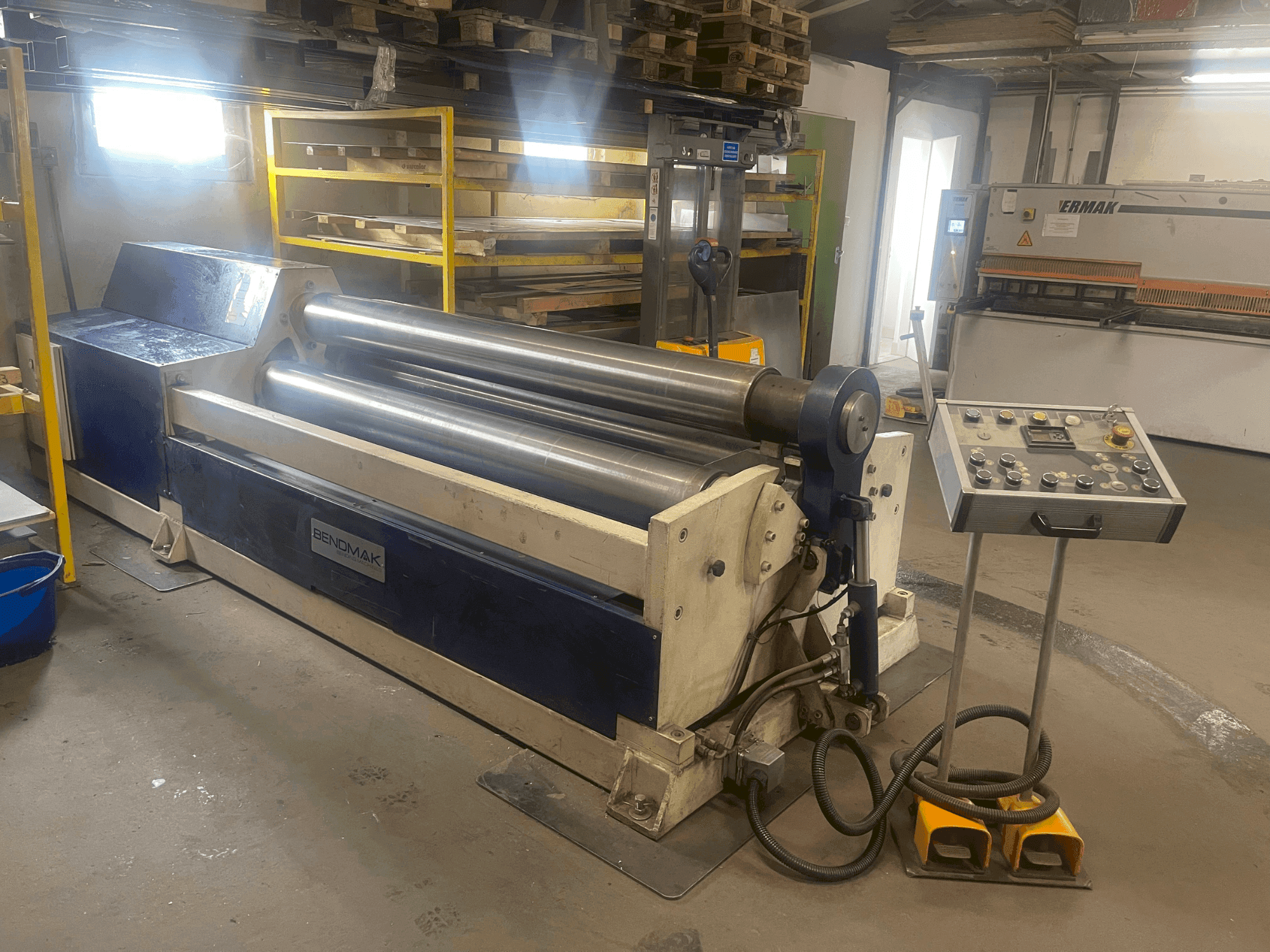A BENDMAK CY3R-HS 20/08  gép elölnézete