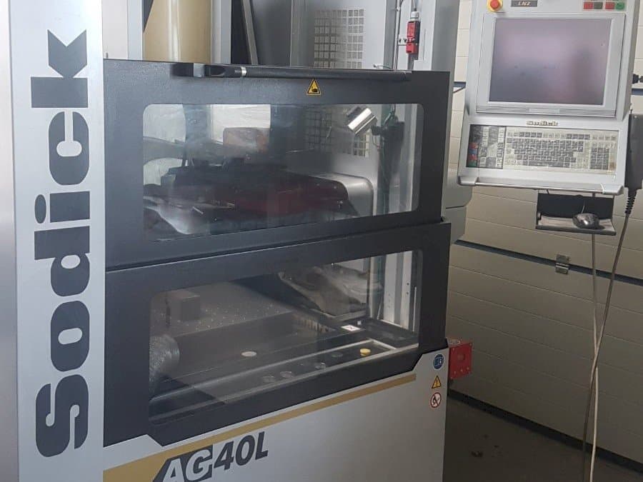 A Sodick AG40L  gép elölnézete