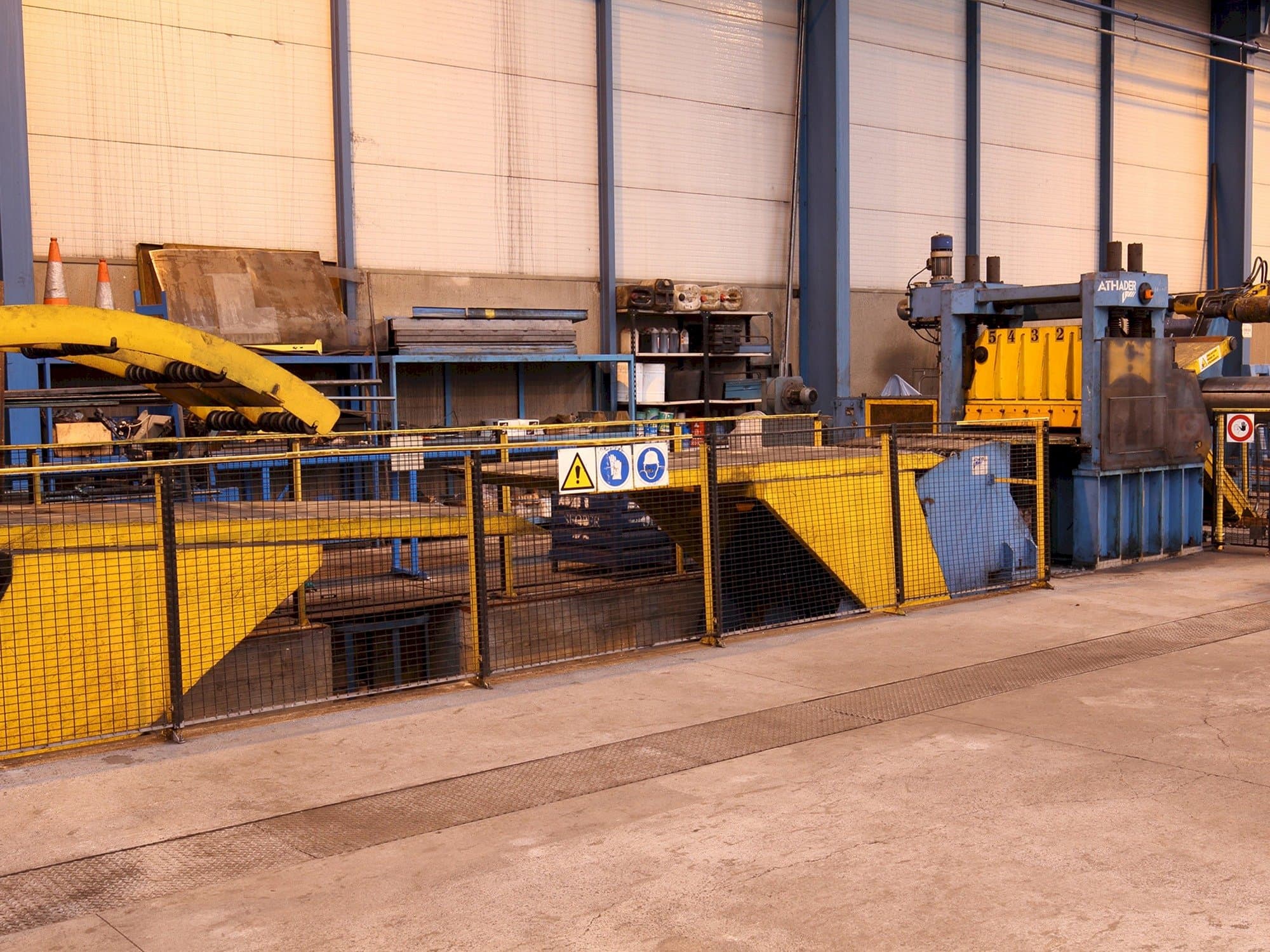 A ATHADER J21  gép elölnézete