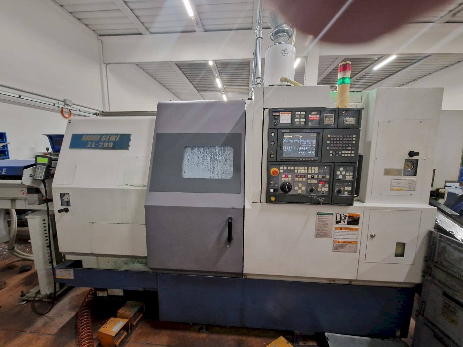 A MORI SEIKI ZL-200SMC  gép elölnézete