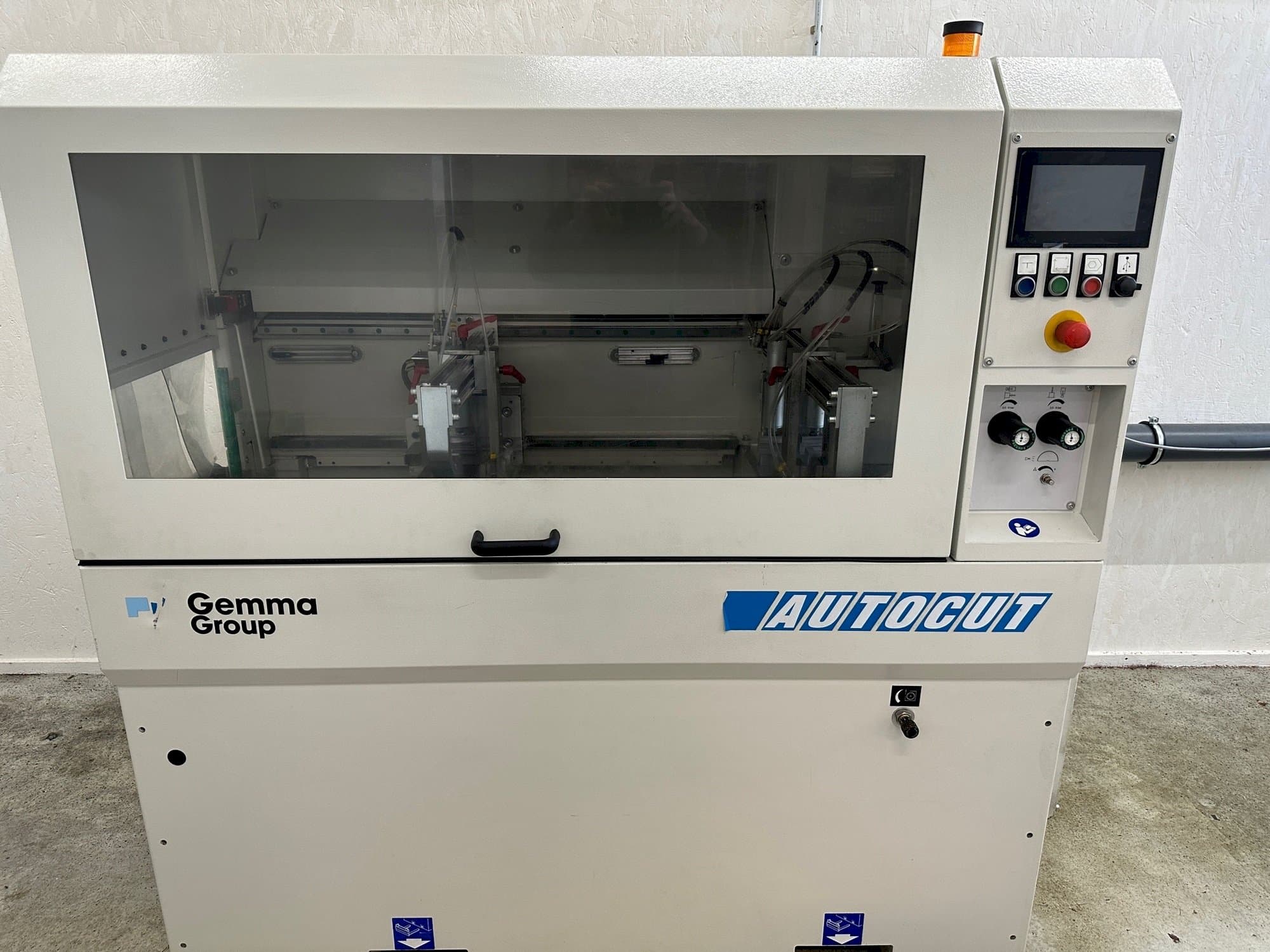 A Autocut 550  gép elölnézete