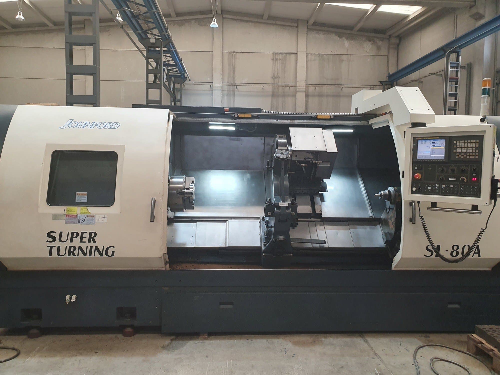 A Johnford SL-80A  gép elölnézete