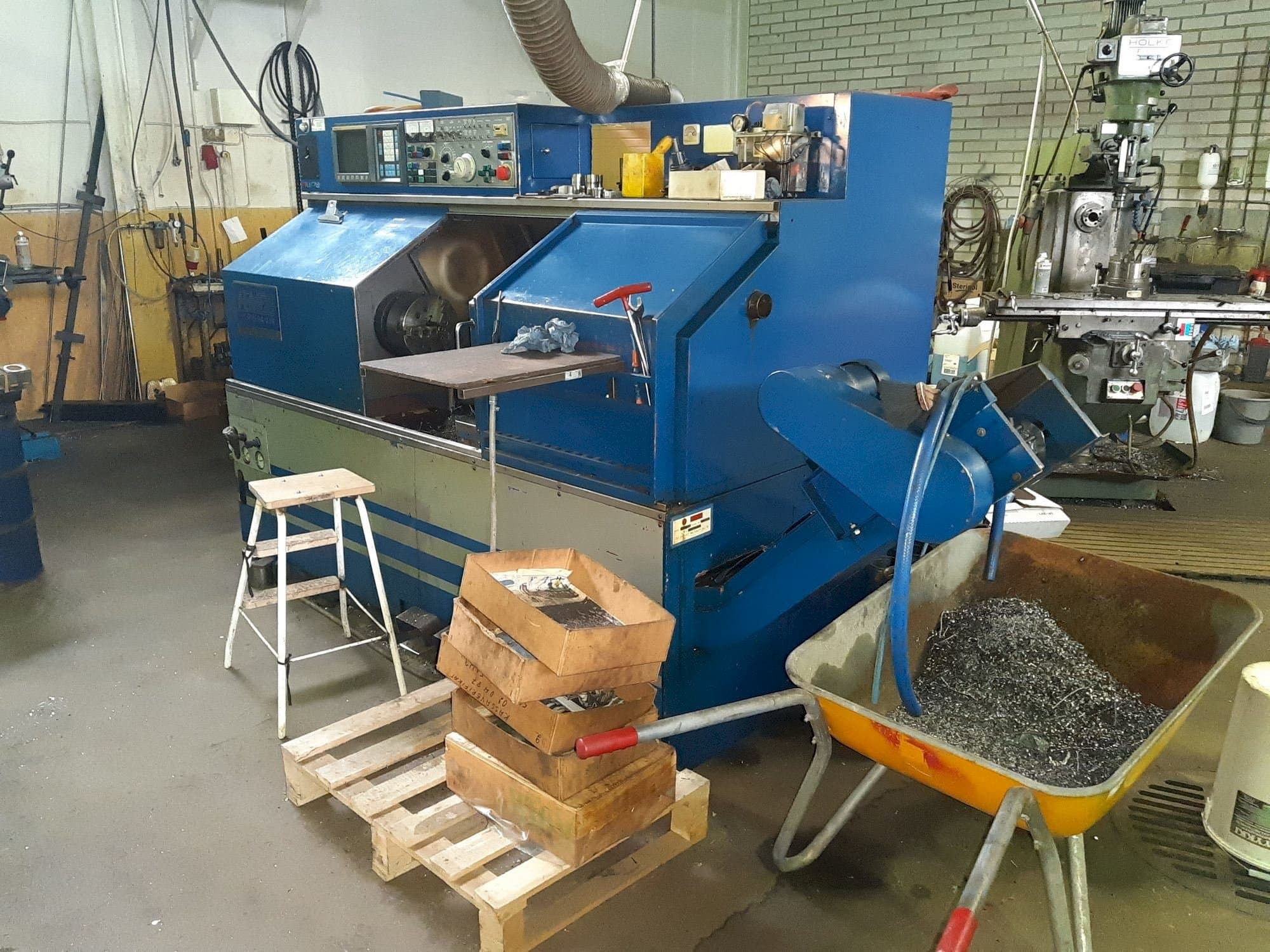 A FEMCO Durga 25E  gép elölnézete