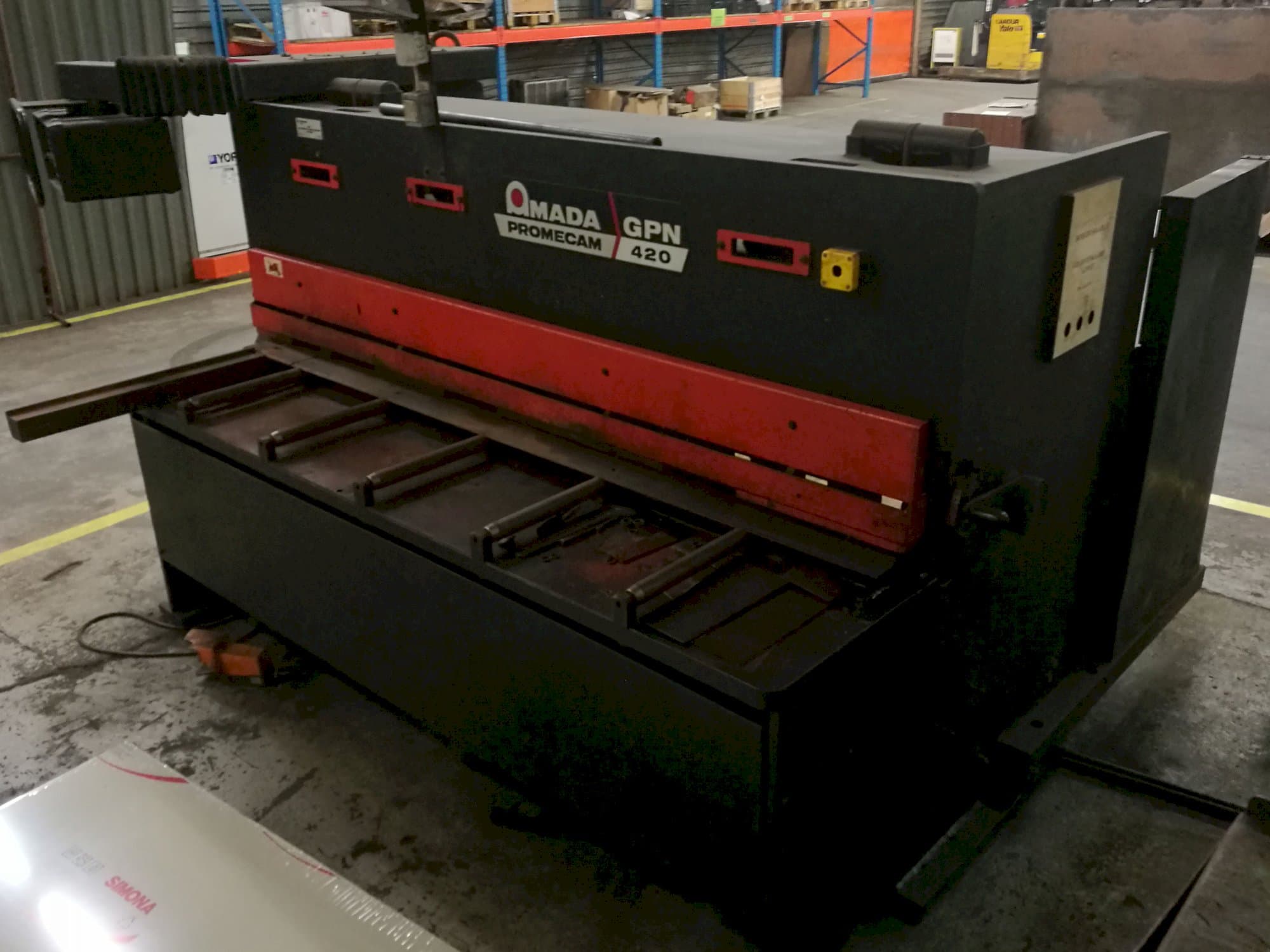 A AMADA PROMECAM GPN 420  gép jobb nézete
