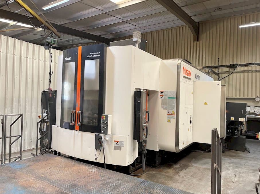 A Mazak VARIAXIS i-800  gép elölnézete