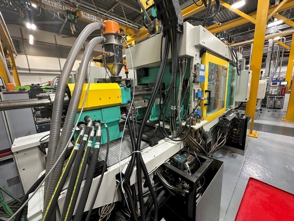 A Arburg Allrounder 570C 2000 -350/150  gép oldalnézete