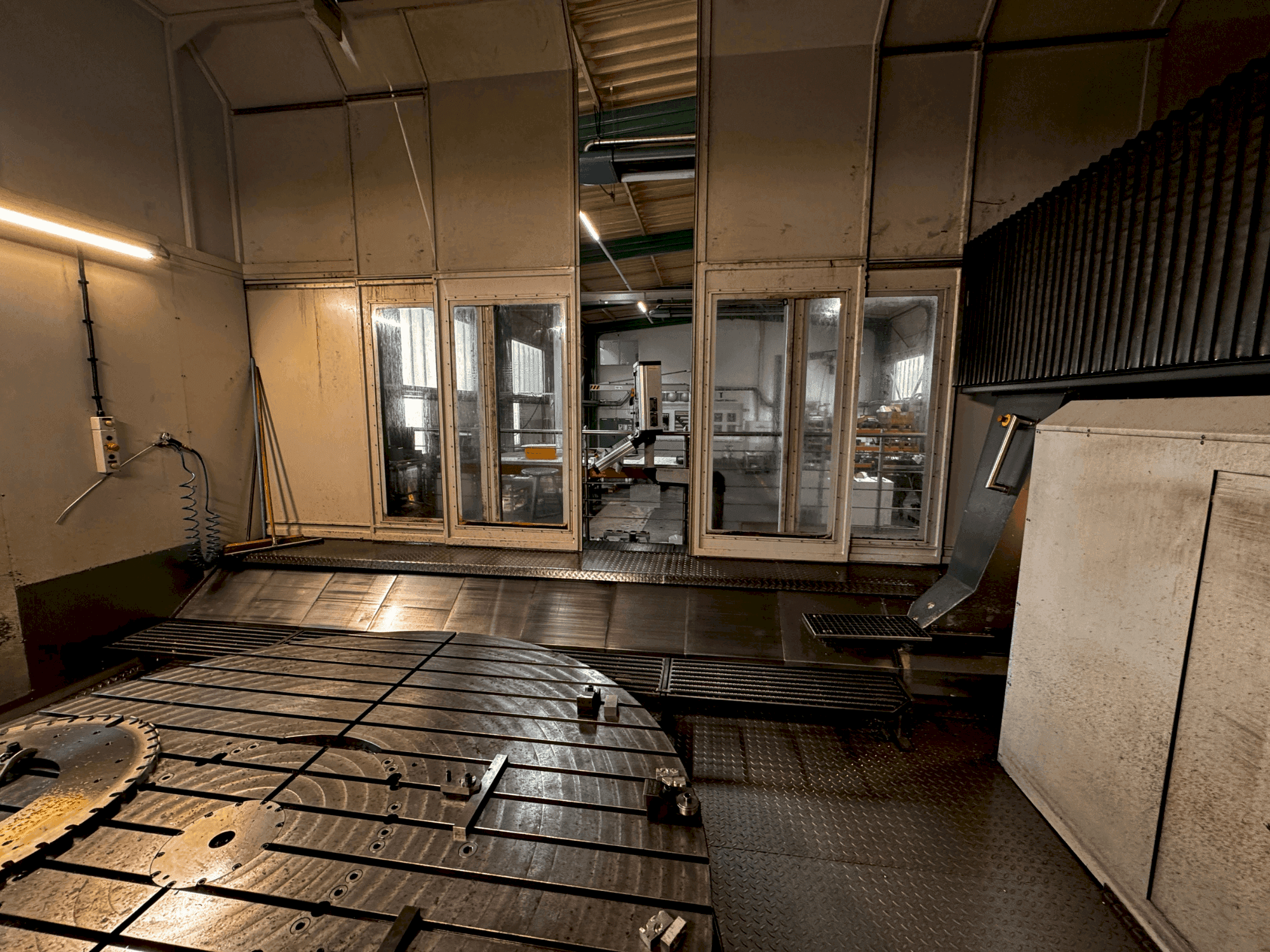 A AXA VPC 2800-U  gép elölnézete