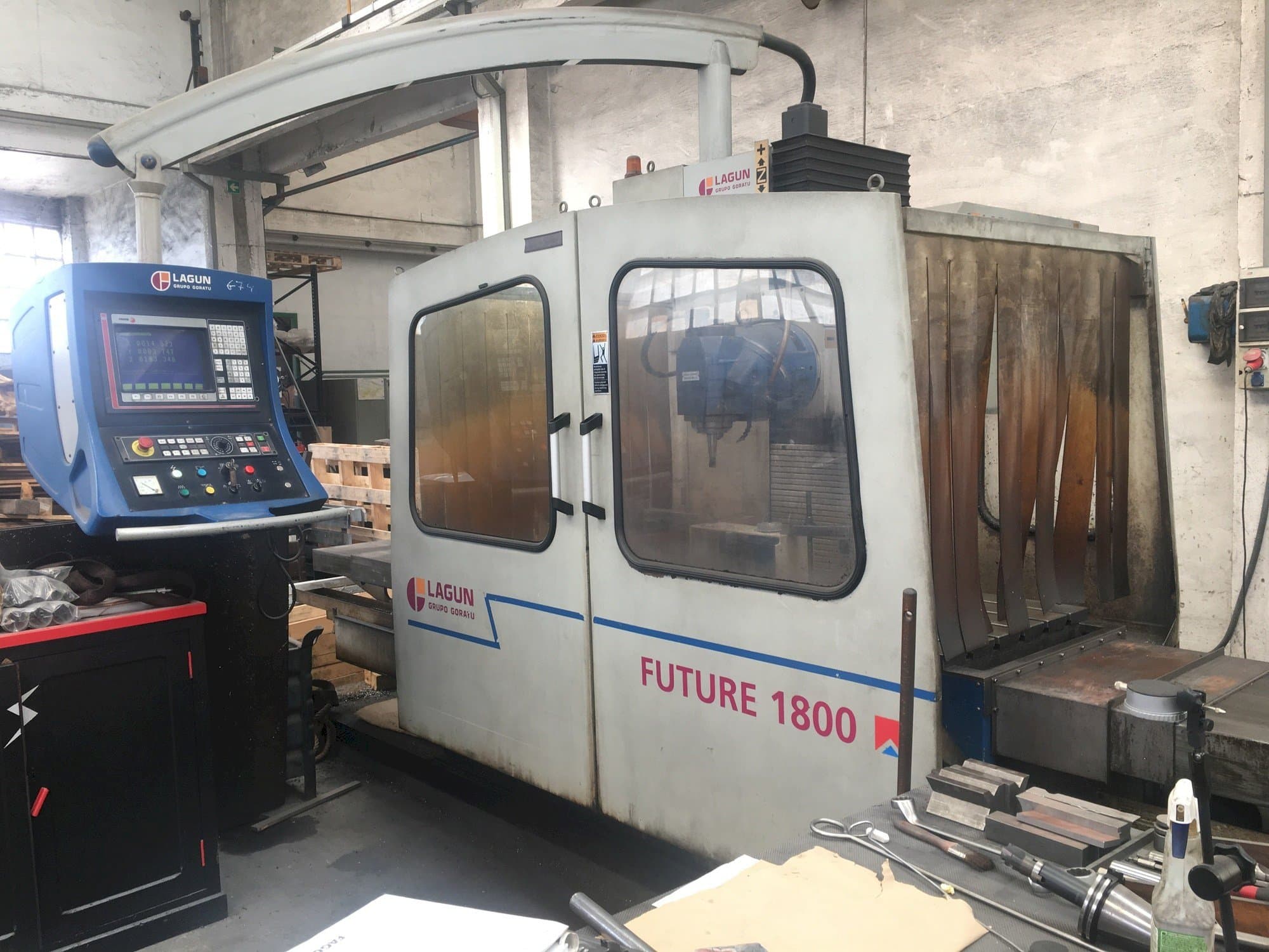 A LAGUN Future 1800  gép elölnézete