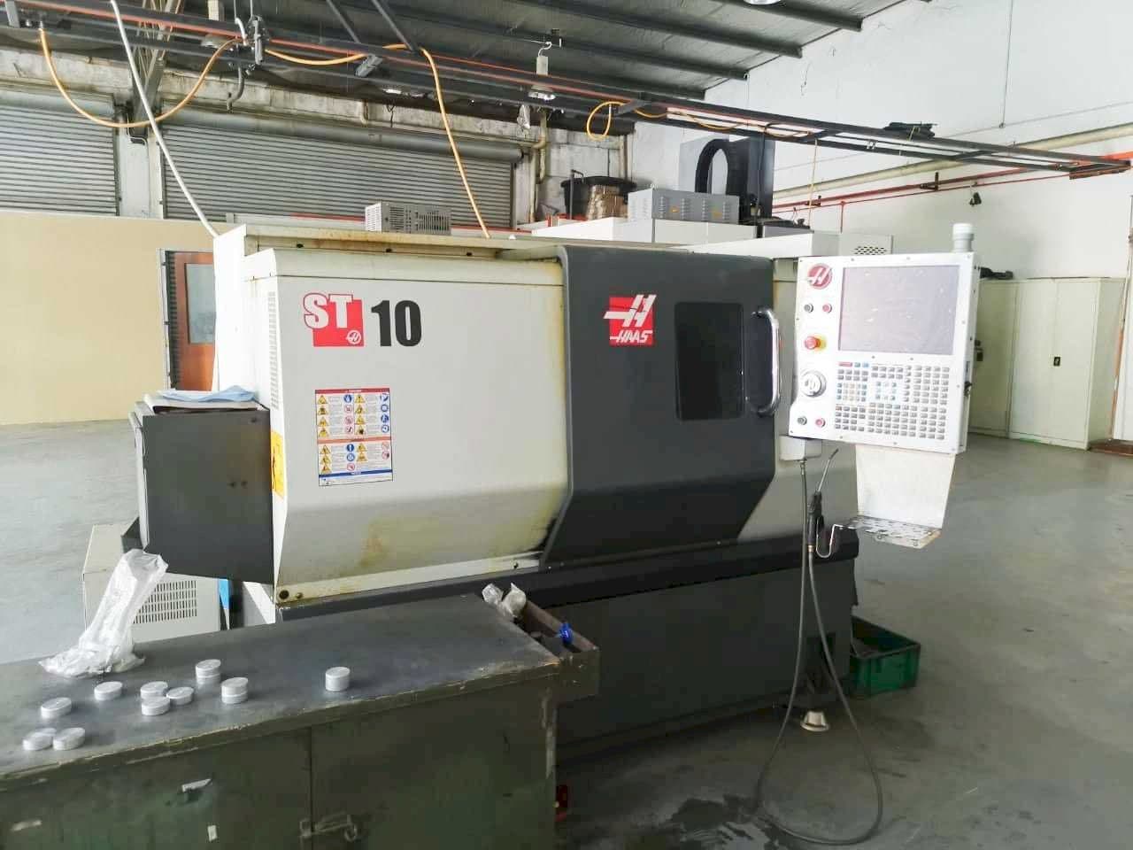 A HAAS ST-10  gép elölnézete