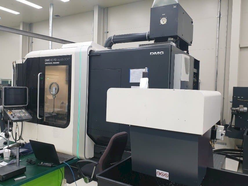 A DMG Deckel Maho DMC 60 FD duoBLOCK  gép elölnézete