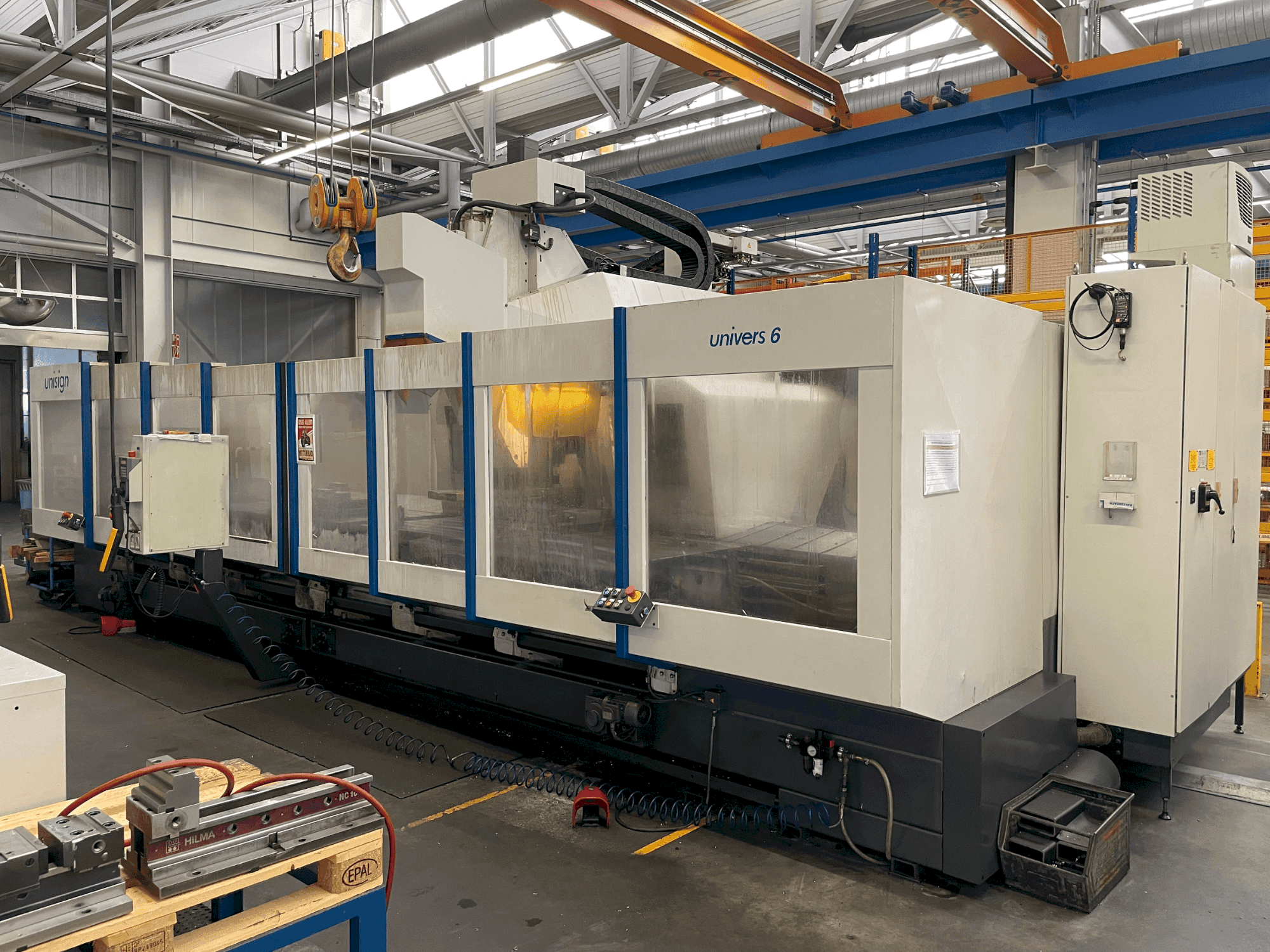 A Unisign UNIVERS 6  gép elölnézete