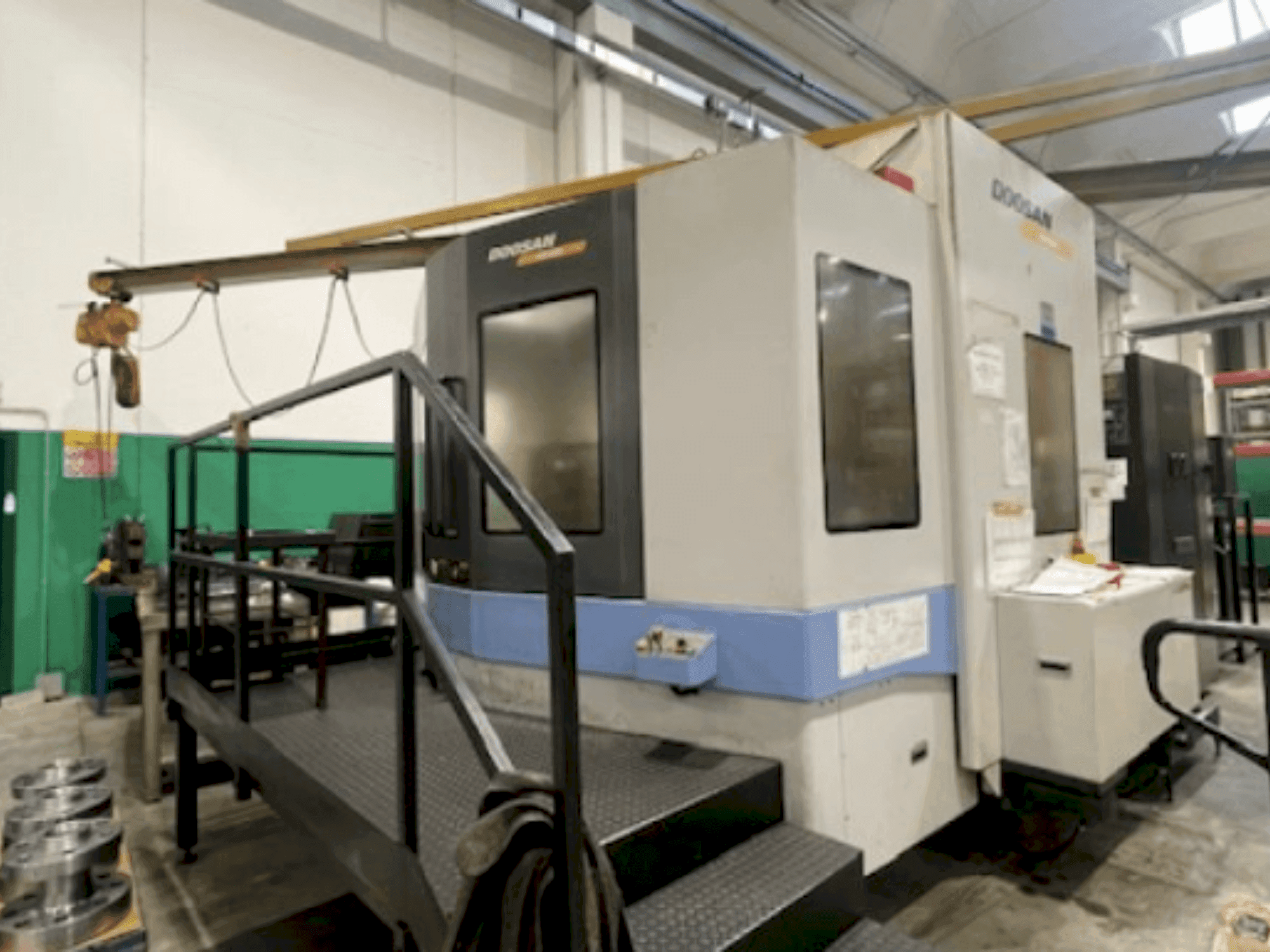 A DOOSAN HM 800 (2008)  gép elölnézete