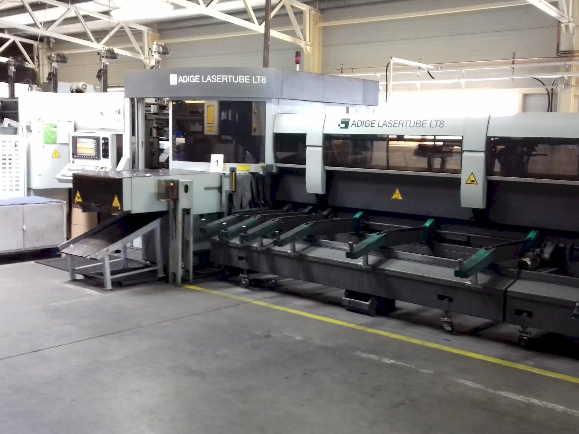 A ADIGE LT 8  gép elölnézete