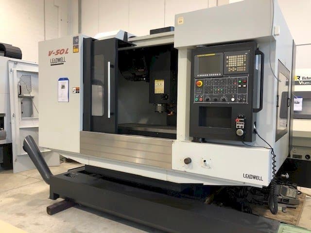 A Leadwell V50L  gép elölnézete