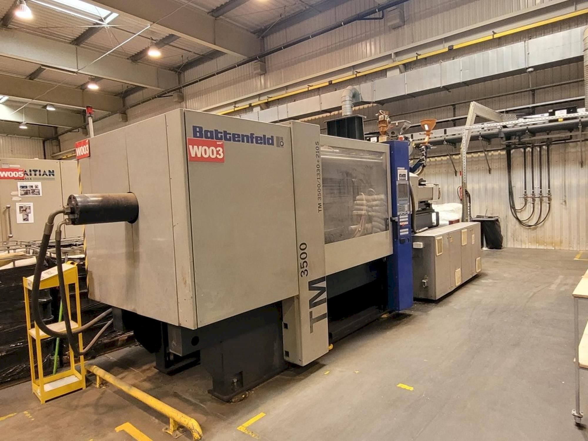 A Battenfeld TM 3500/1330+210S  gép elölnézete