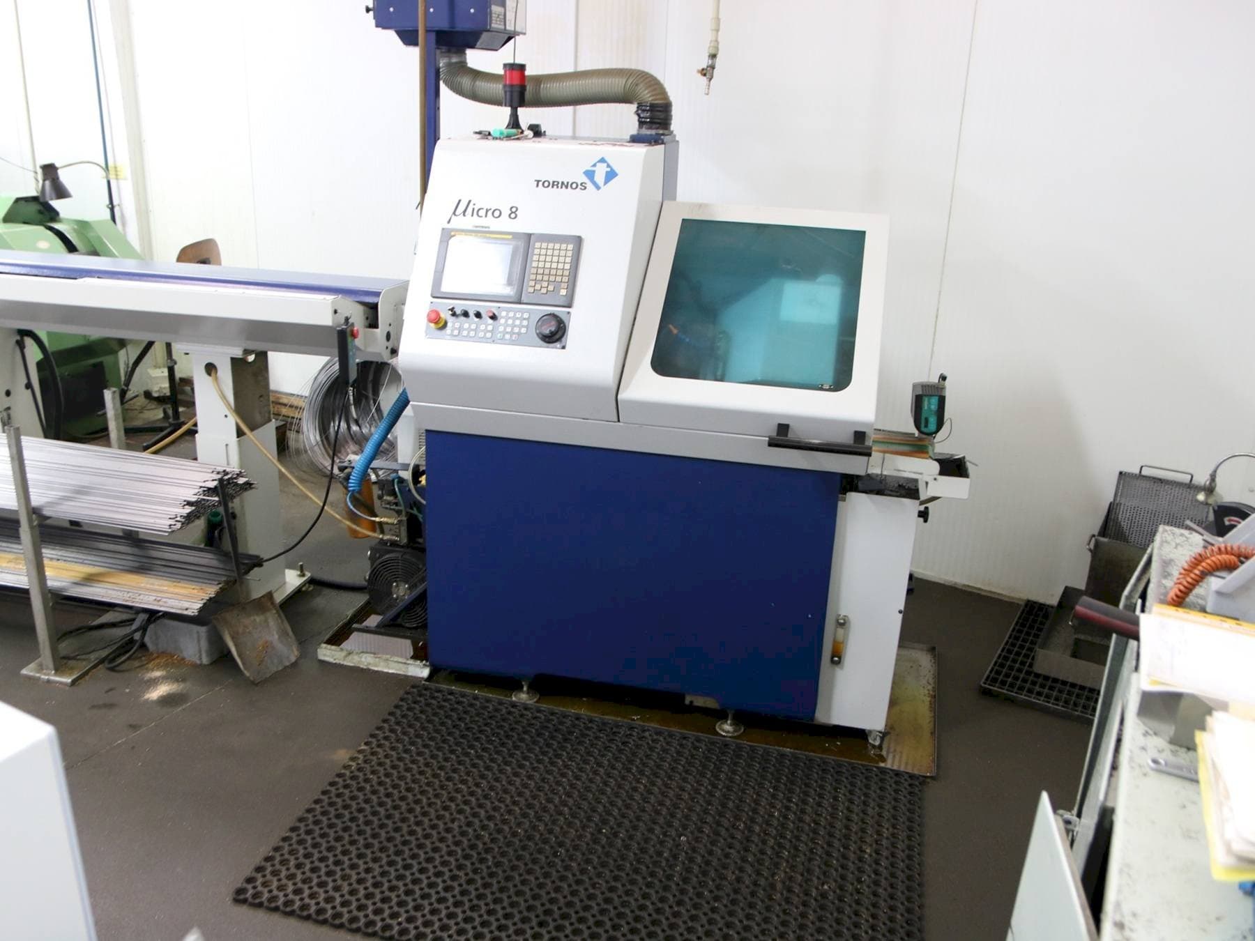 A Tornos Micro 8  gép elölnézete