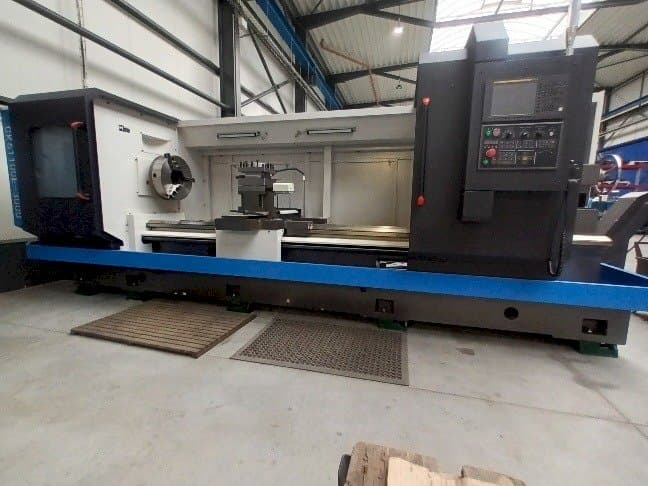 A Ningbo Oturn CK61100E-3000  gép elölnézete