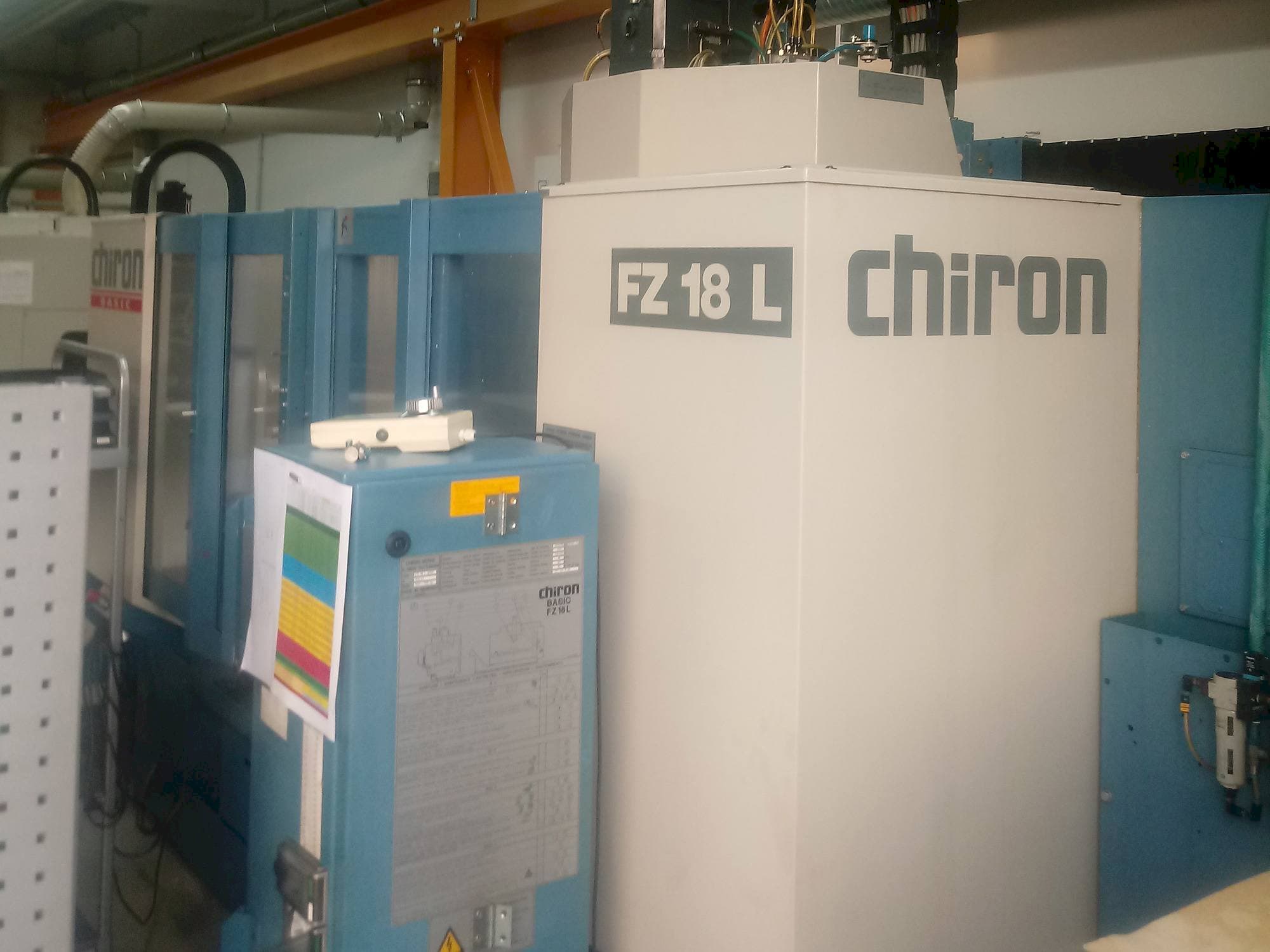 A CHIRON FZ 18 L 2000  gép elölnézete