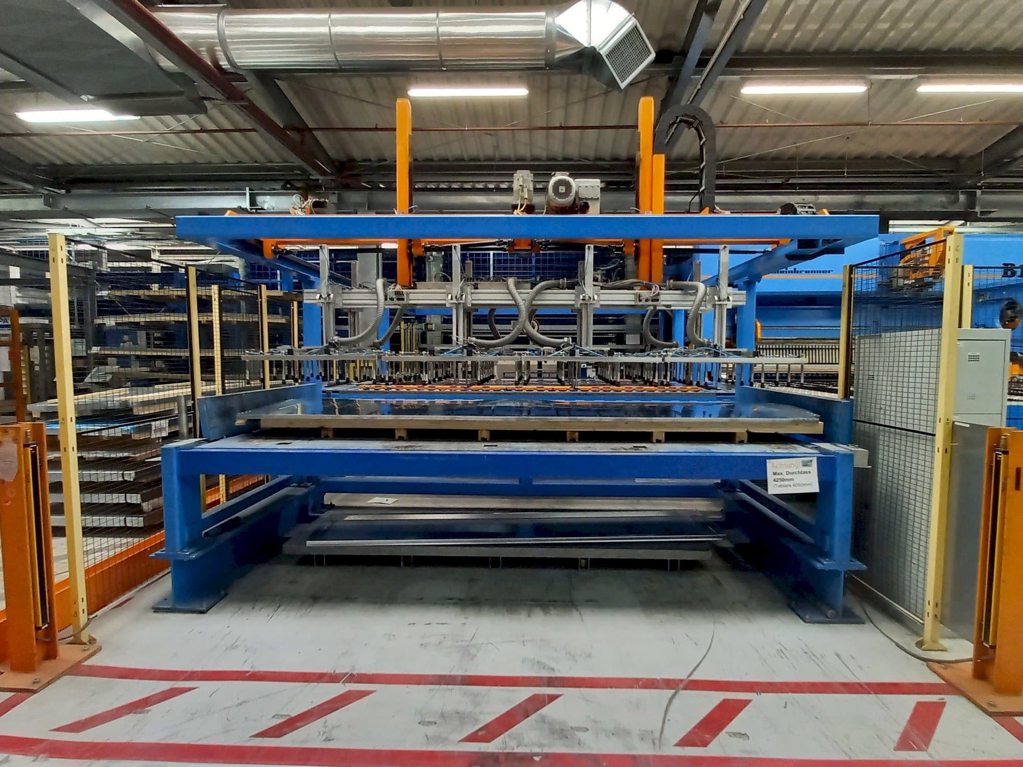 A Weinbrenner B 12  gép elölnézete