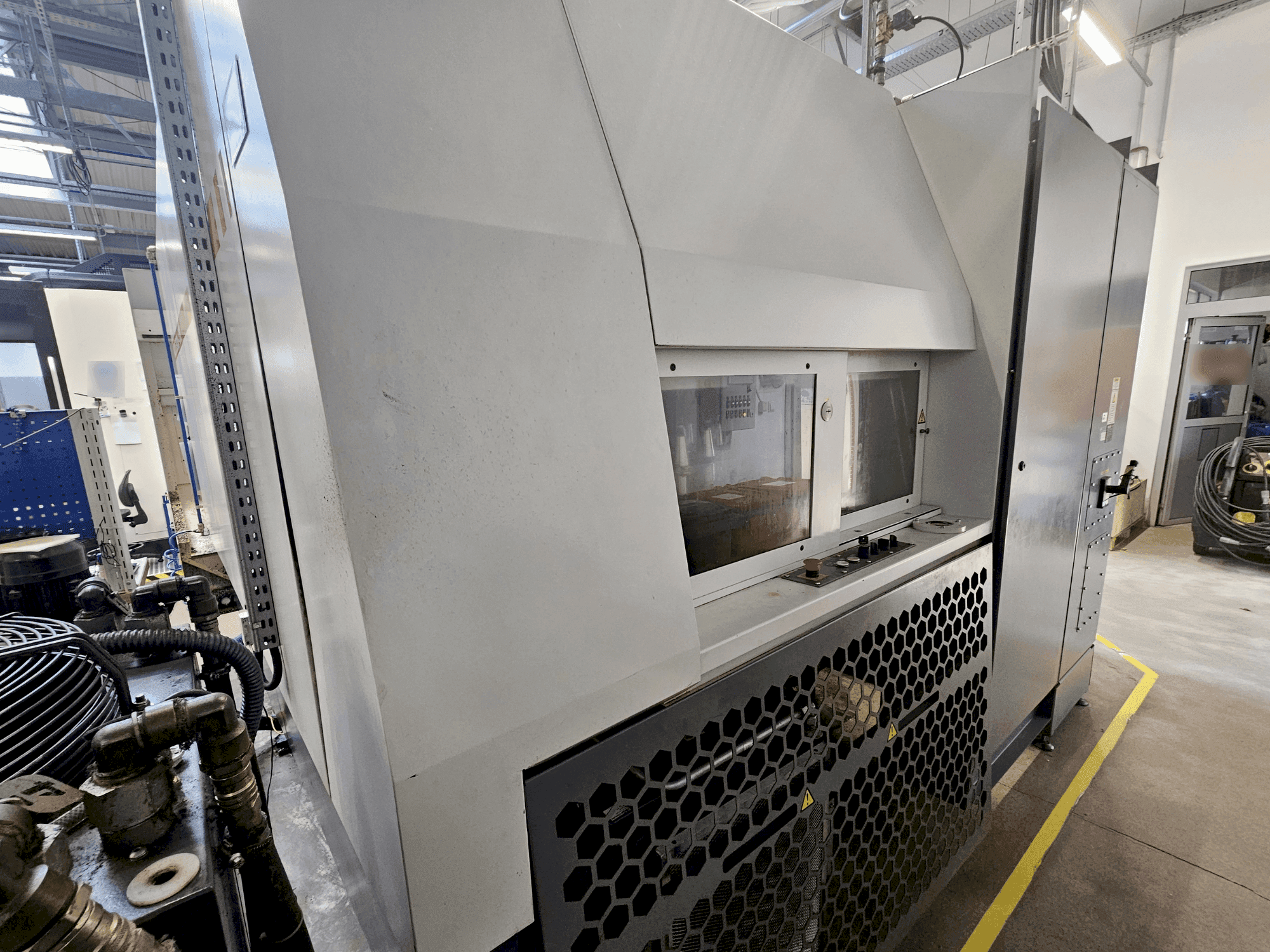 A KOVOSVIT MAS MCU 630V-5X  gép oldalnézete