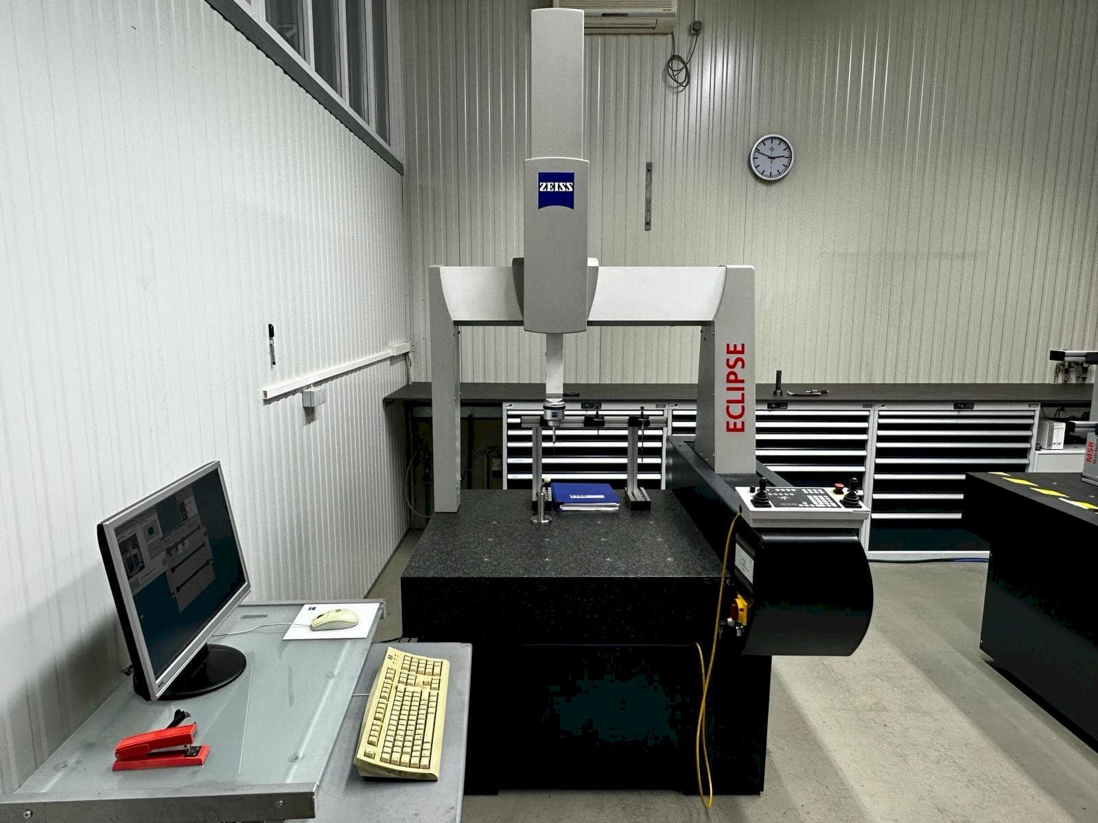 A ZEISS Eclipse CNC 07/07/06 gép elölnézete
