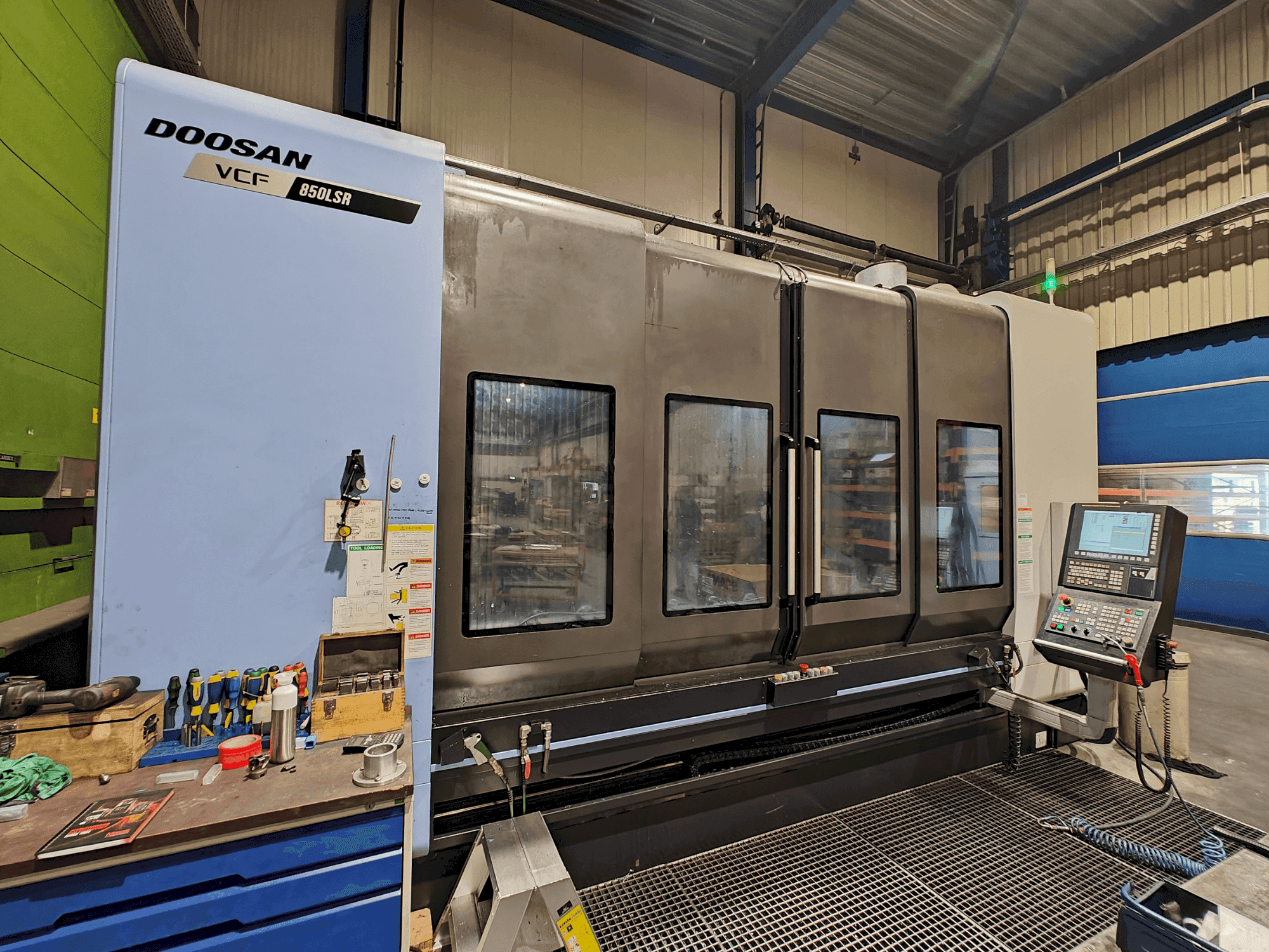 A DOOSAN VCF 850 LSR  gép elölnézete