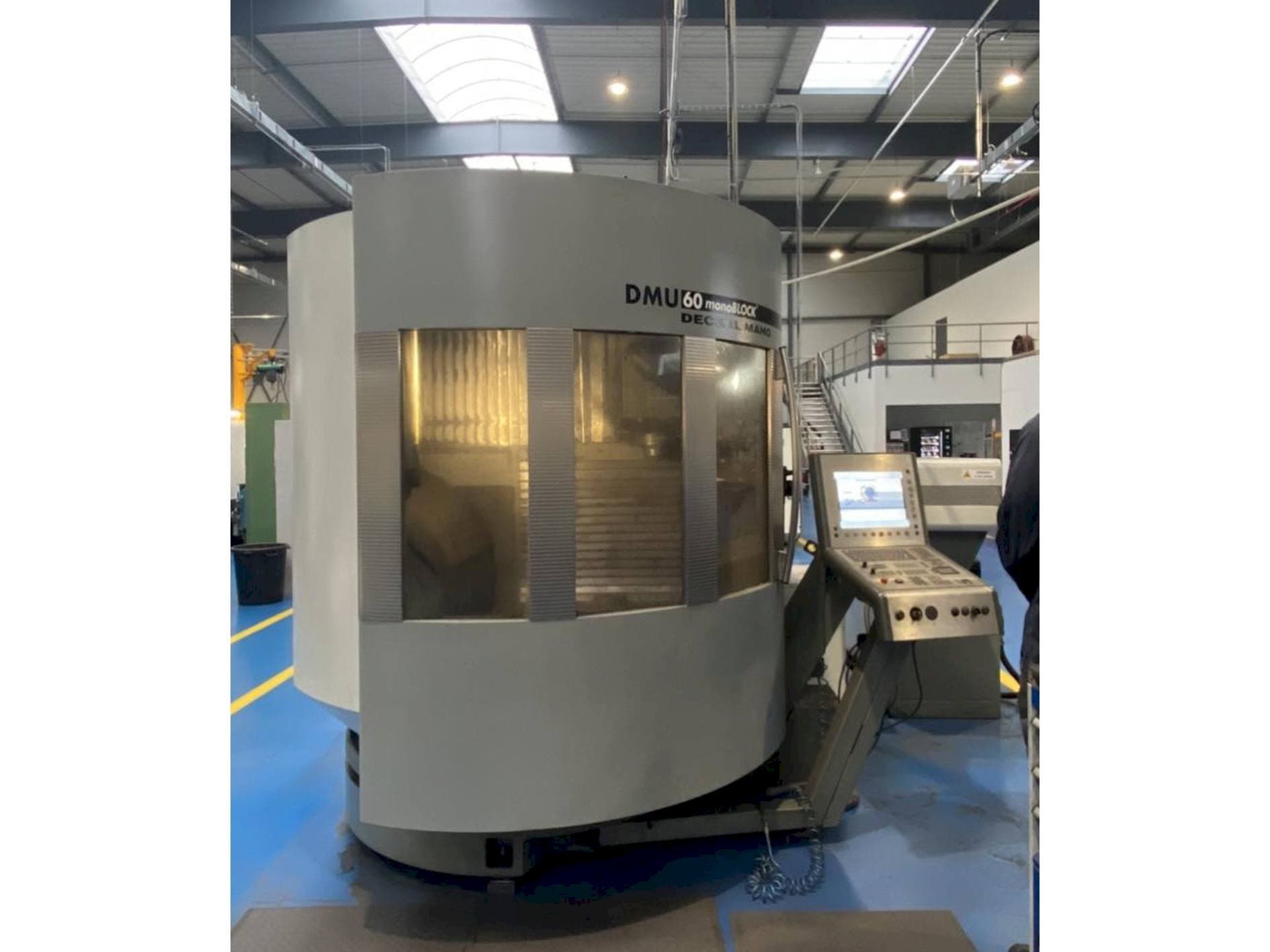 A DECKEL MAHO Type DMU60 MonoBlock  gép elölnézete