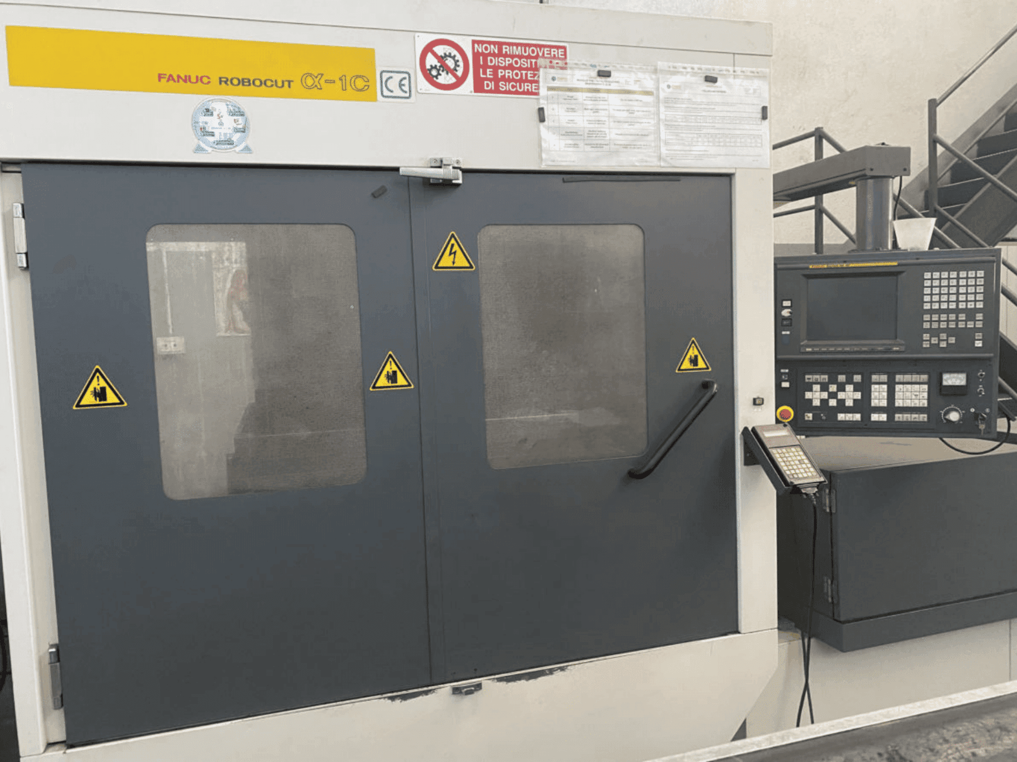 A FANUC Robocut alpha-1C  gép elölnézete