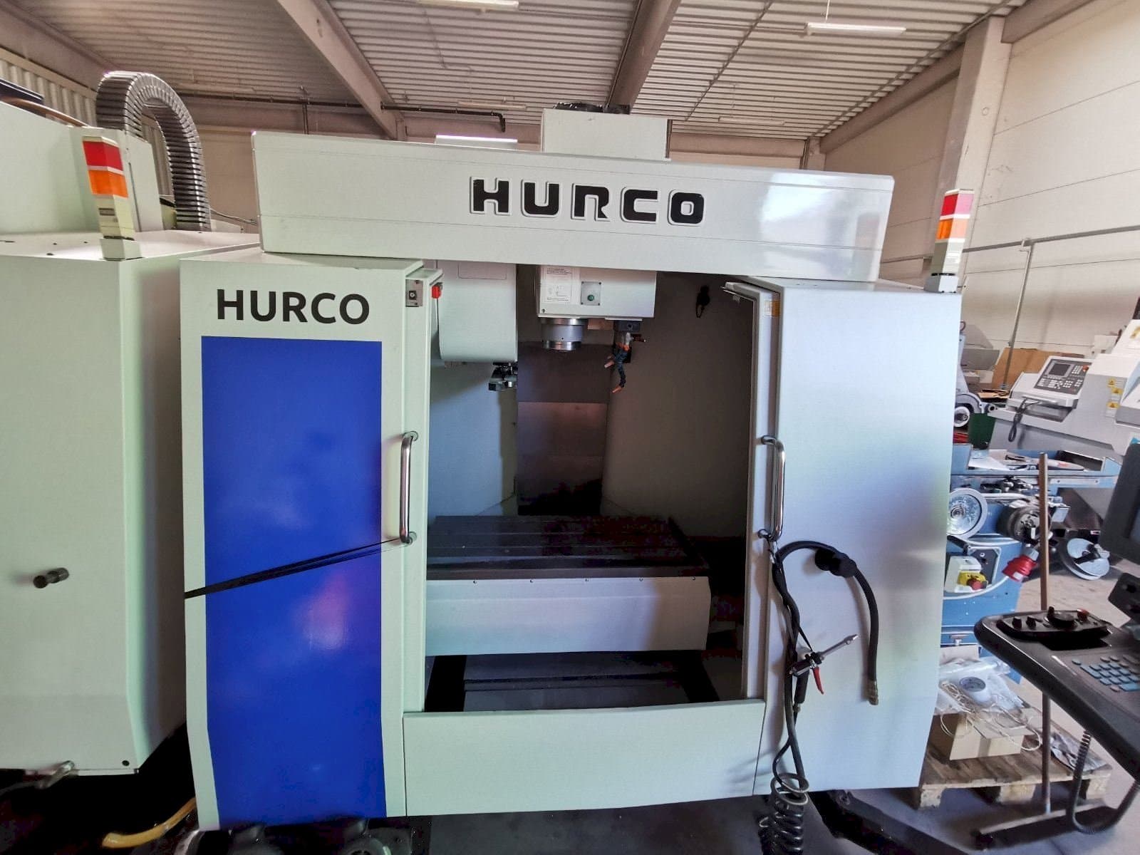 A Hurco BMC 30  gép elölnézete