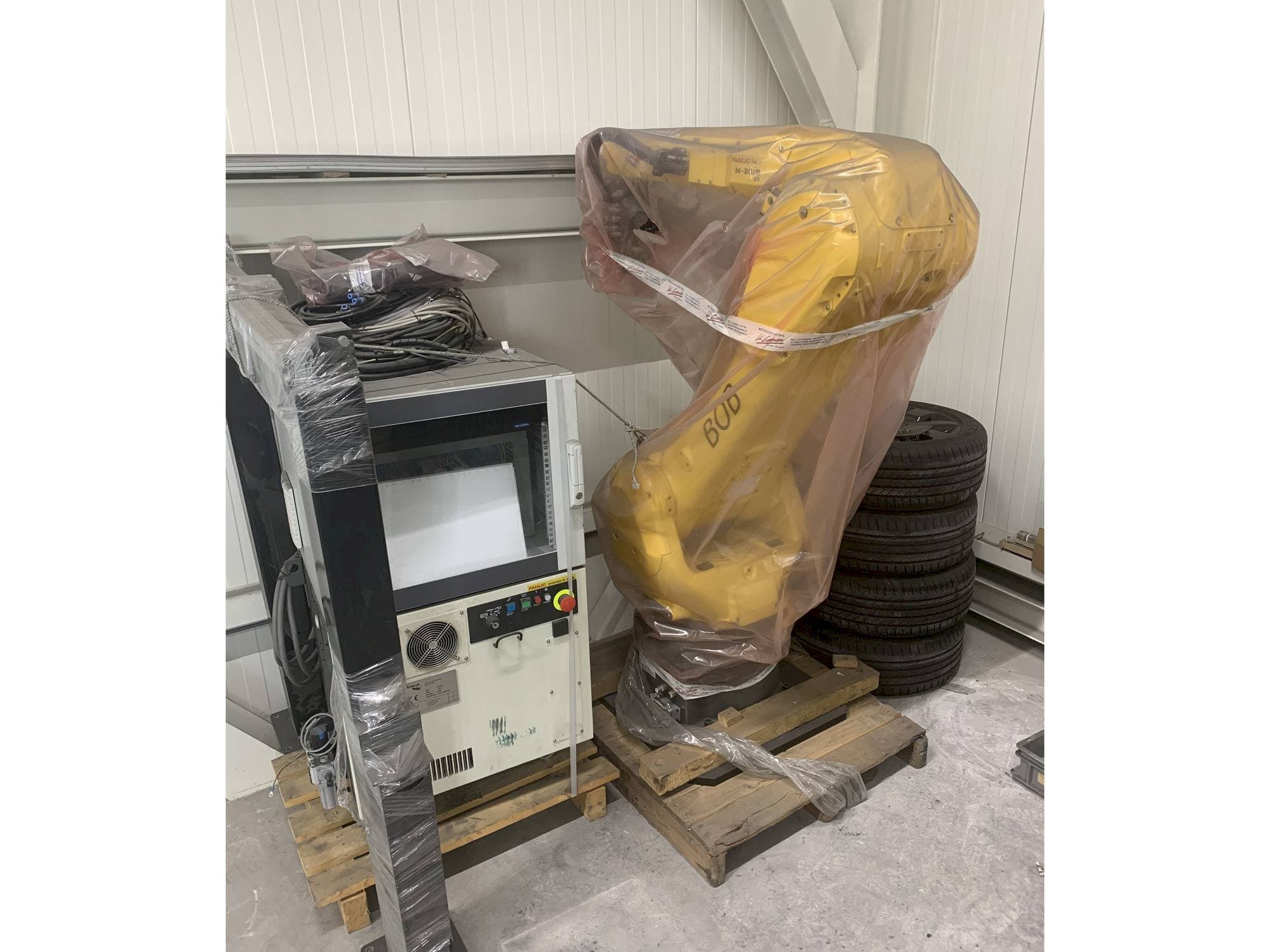 A FANUC M-20iB  gép elölnézete