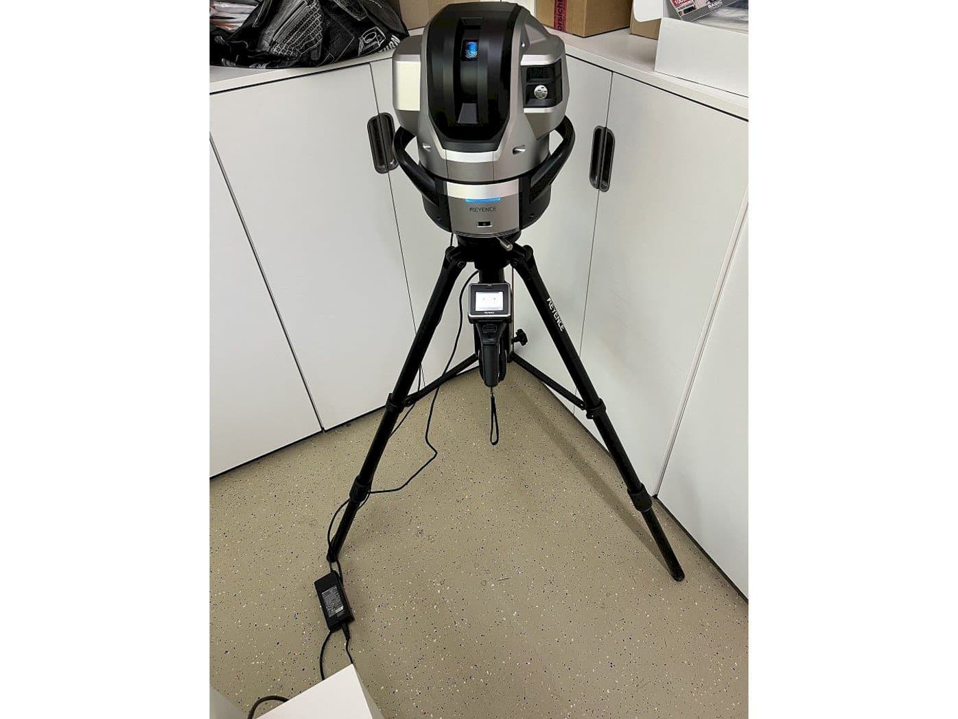 A KEYENCE WM-C3000  gép elölnézete