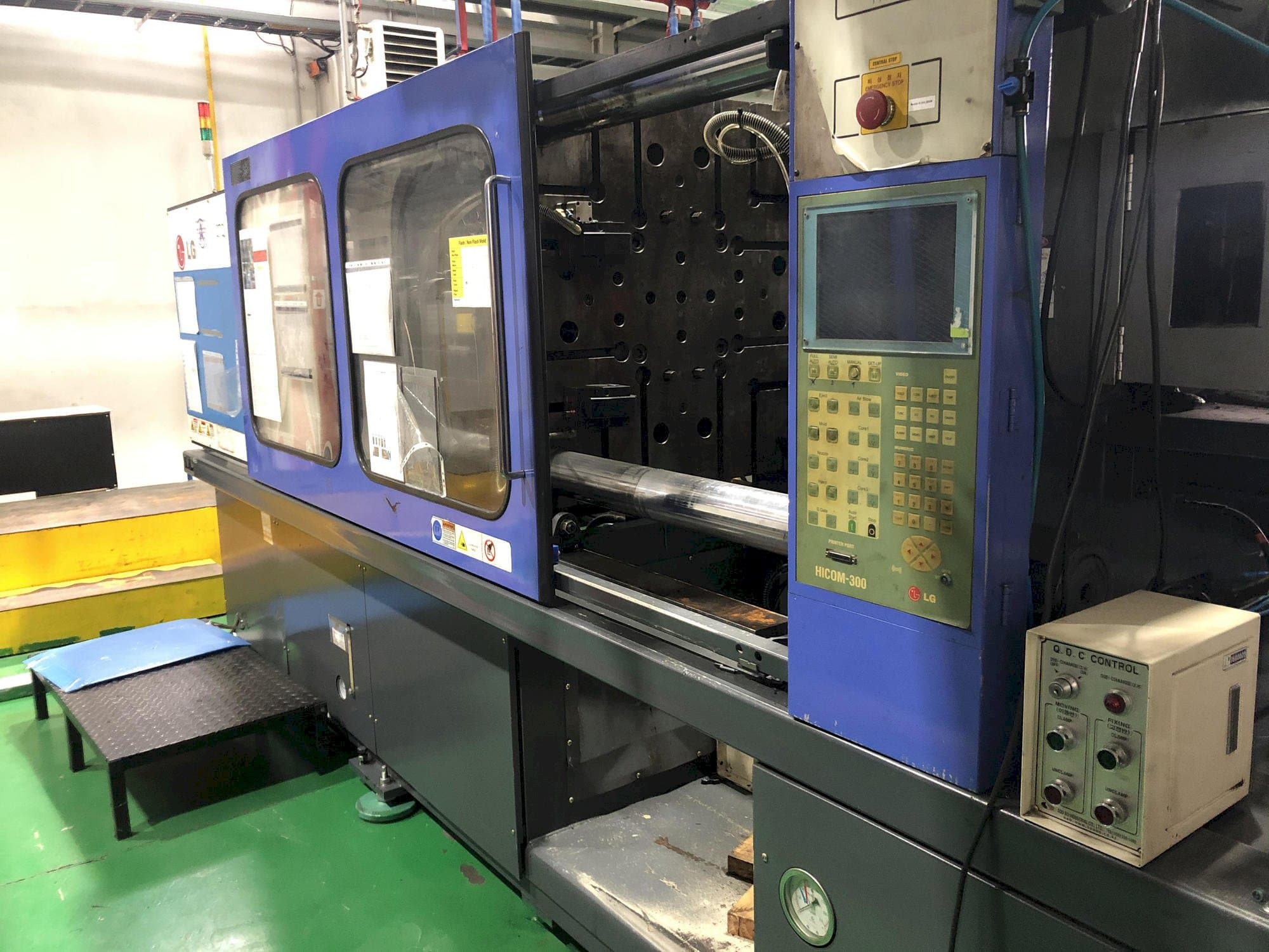 A LG LGH-350N  gép elölnézete