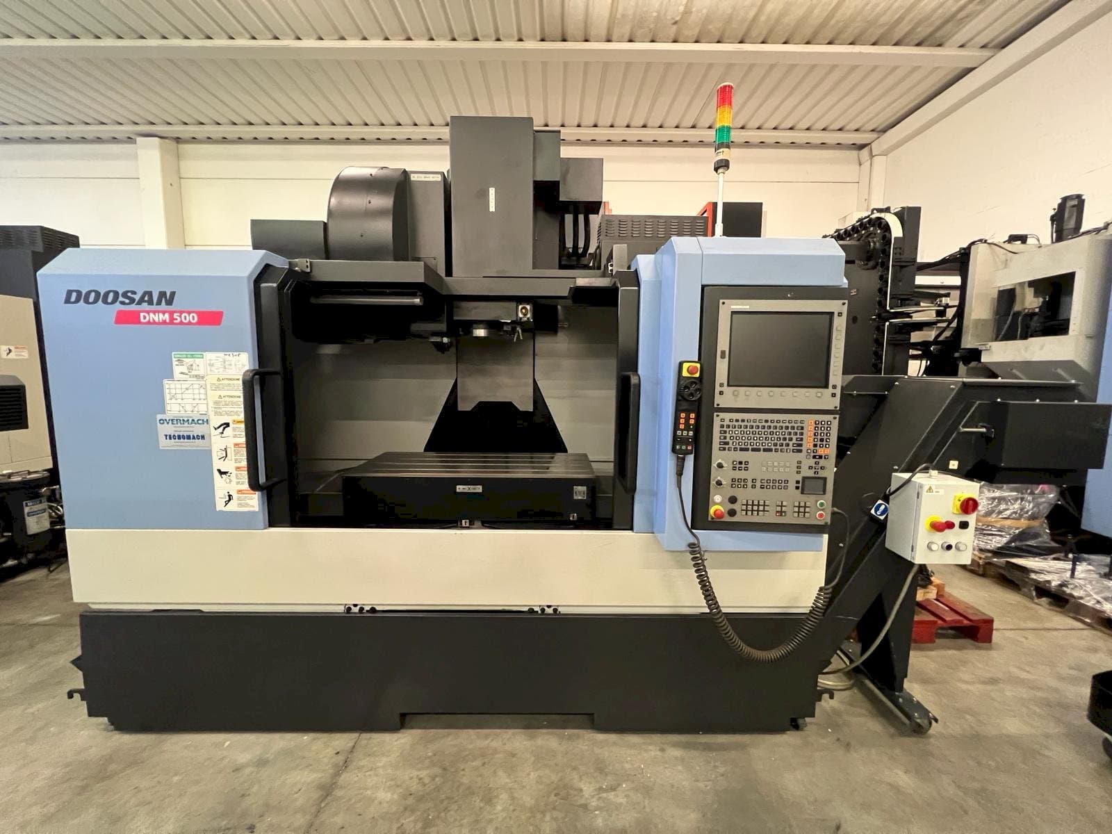 A DOOSAN DNM 500 gép elölnézete