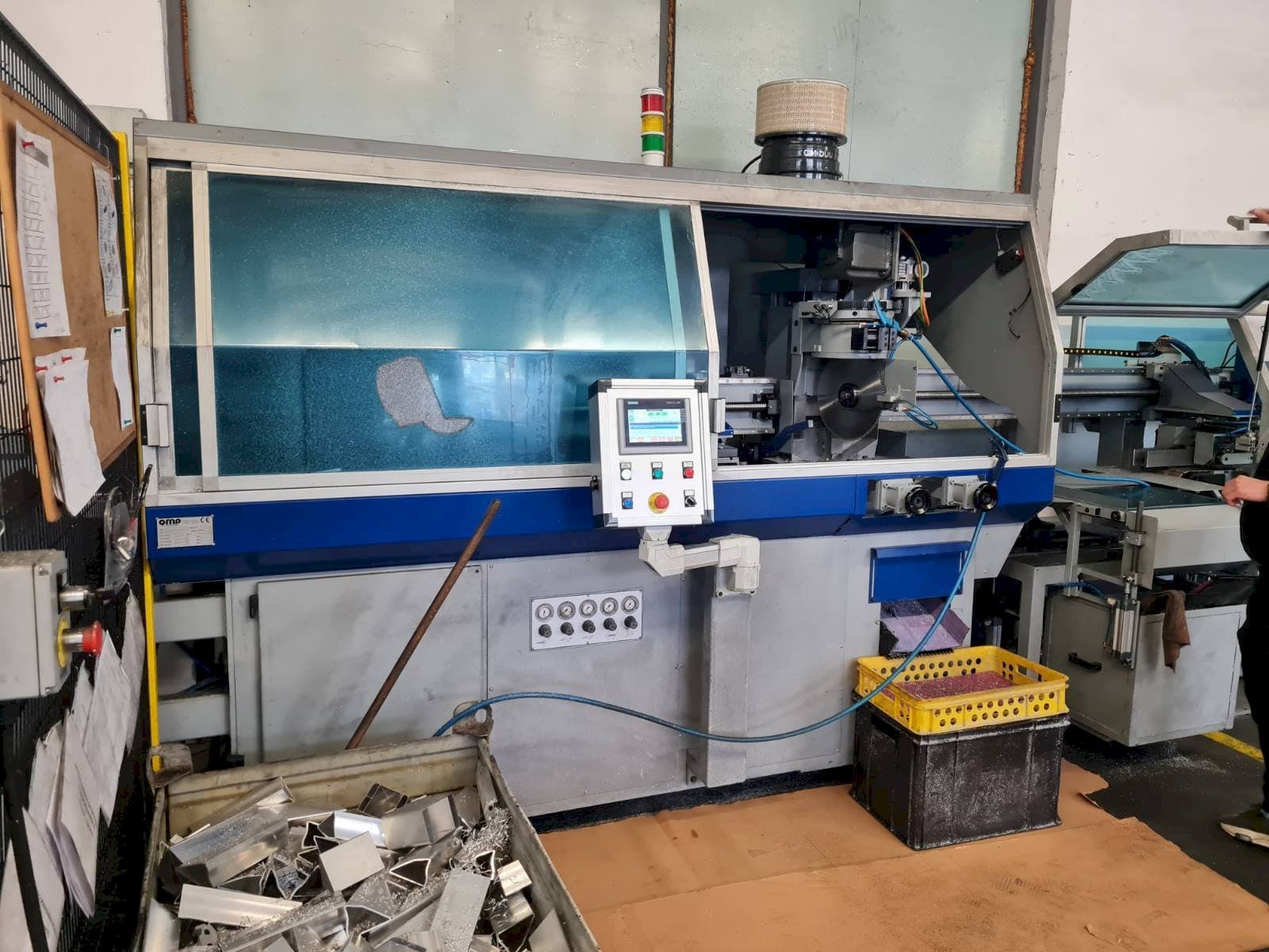 A OMP EURO 400 CMCNPRL  gép elölnézete