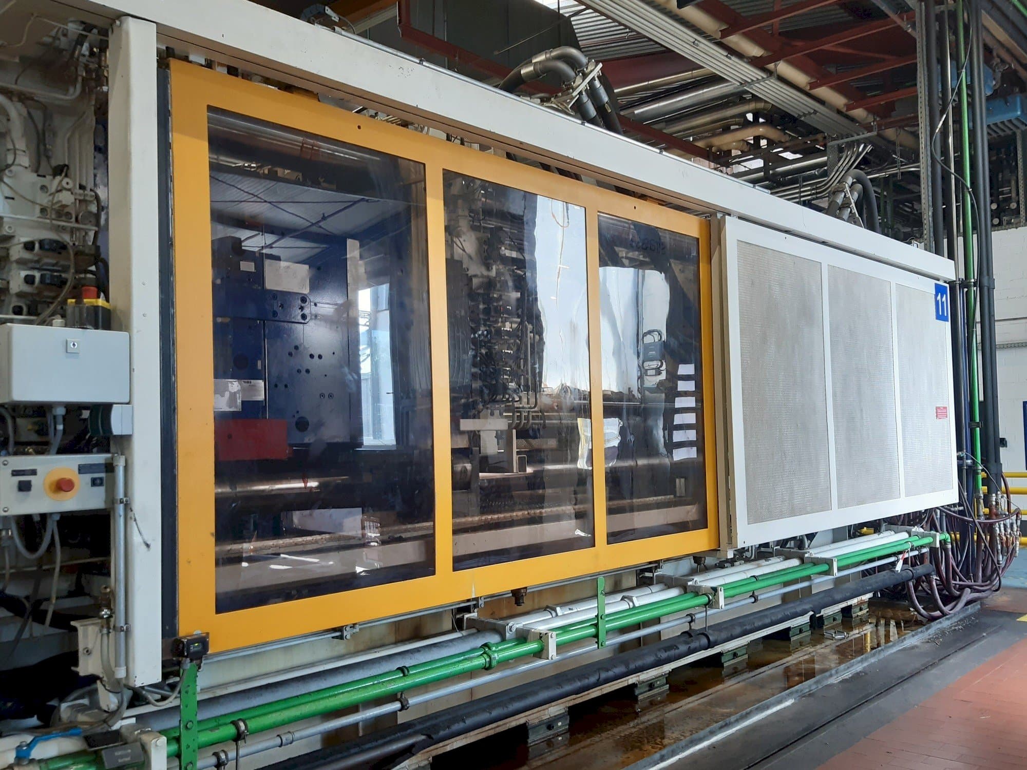 A Krauss Maffei 1300-8000 M  gép elölnézete