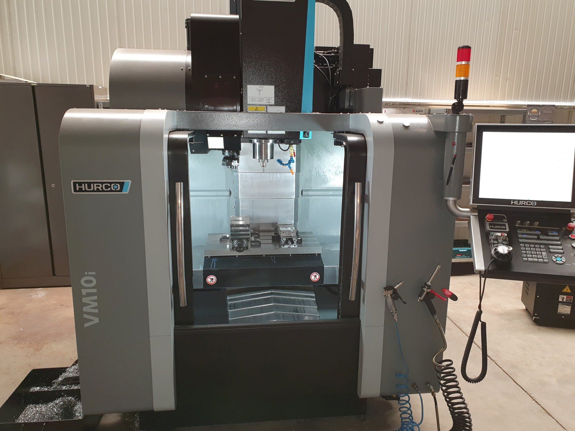 A Hurco VM10i  gép elölnézete