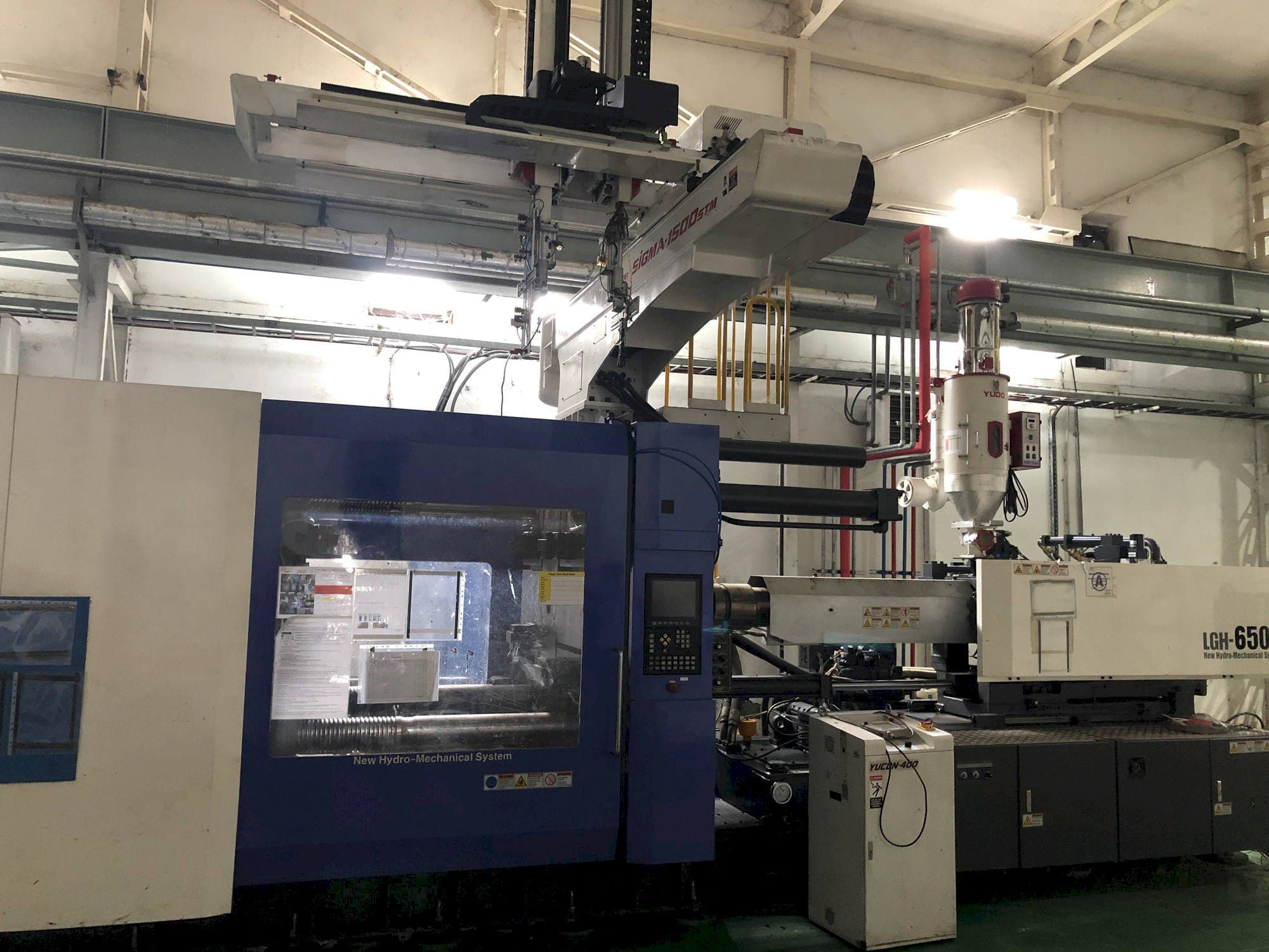 A LG LGH-650M  gép elölnézete