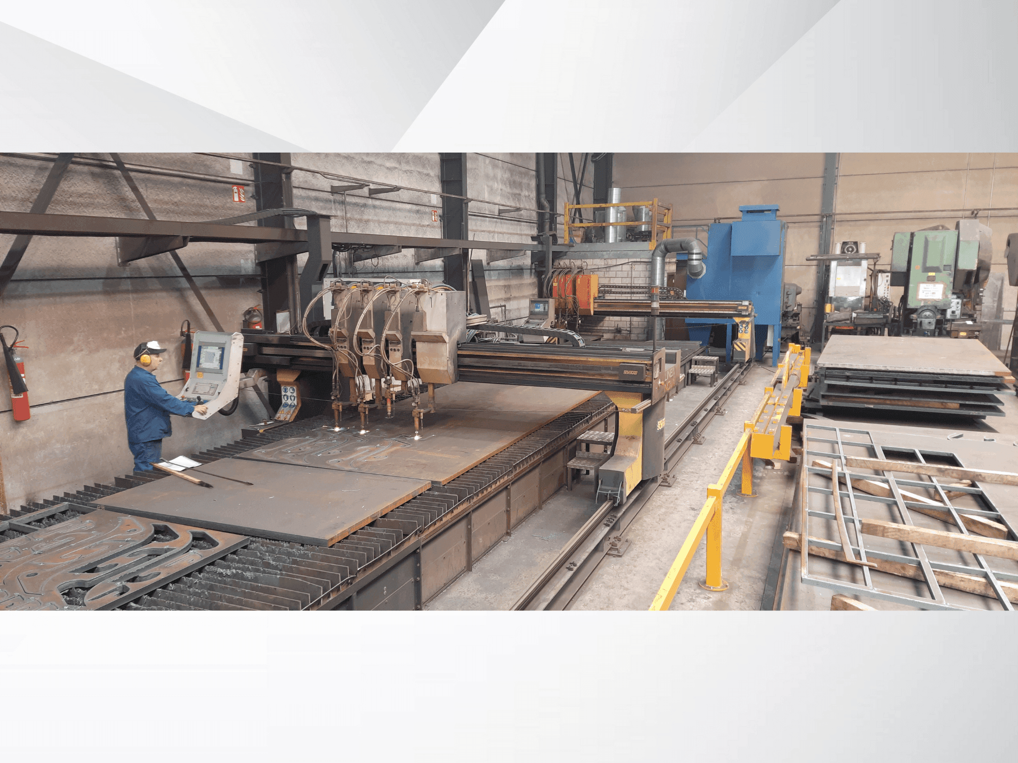 A SOITAAB Lineatech-Nova 40  gép elölnézete