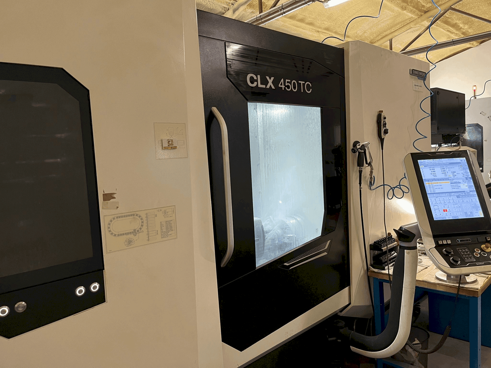 A DMG MORI CLX 450 TC  gép elölnézete