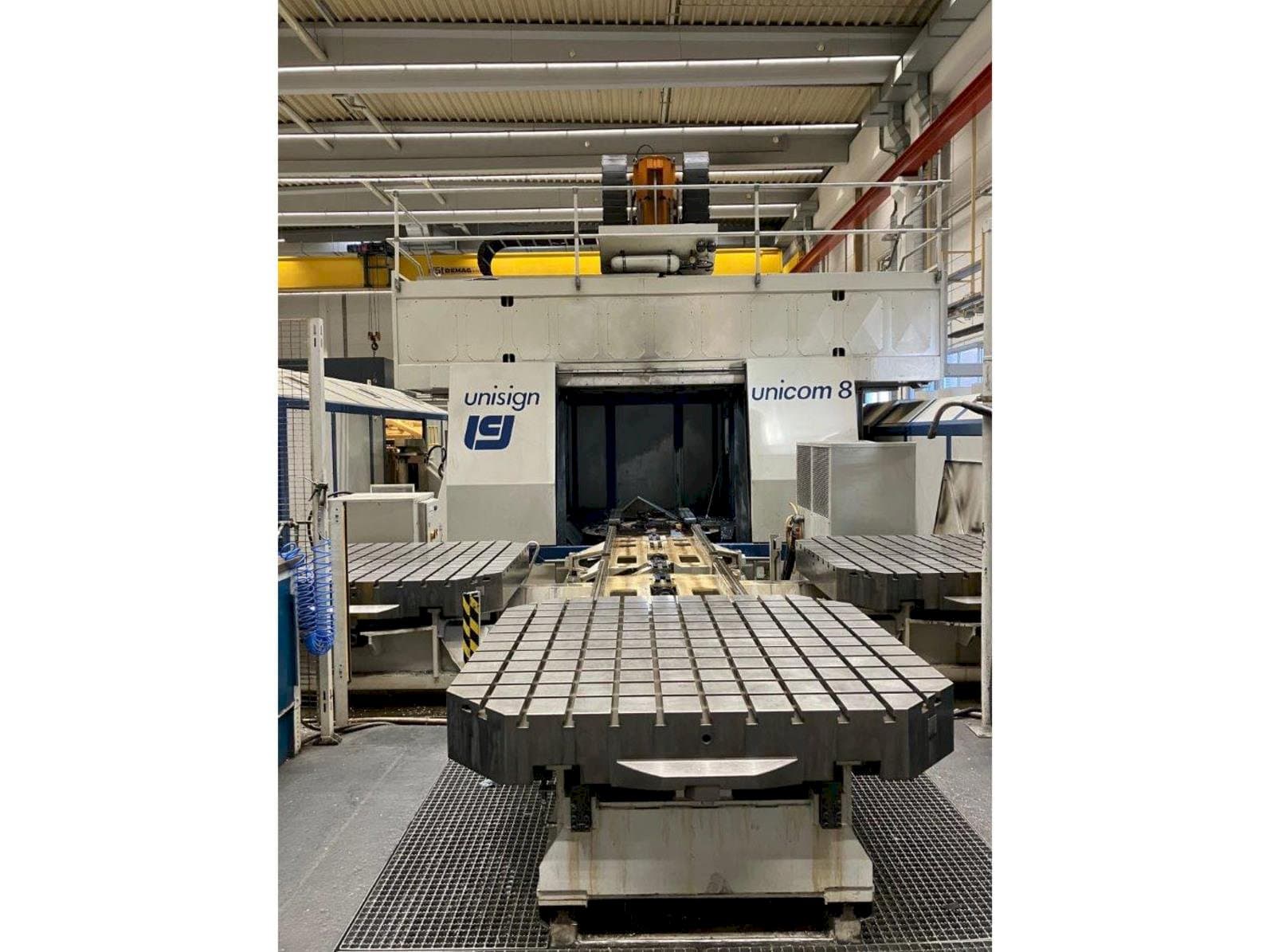 A Unisign Unicom 8  gép elölnézete