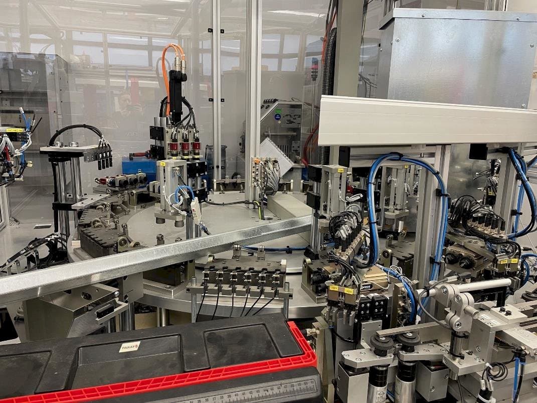 A TEAM AUTOMATION BERLIN Tattoo Needle Testing System  gép elölnézete